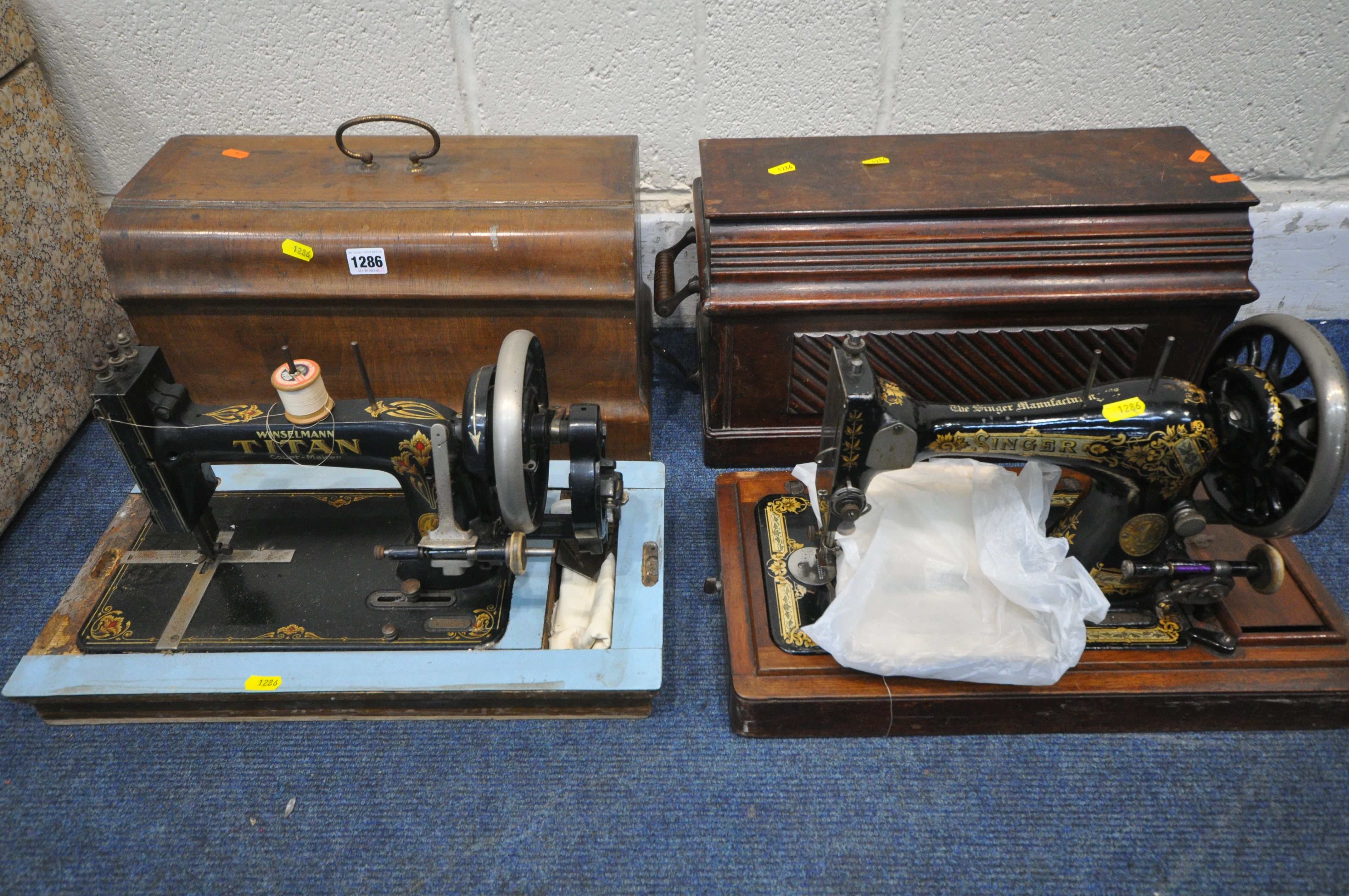 AN EARLY 20TH CENTURY WINSELMANN TITAN HAND OPERATED SEWING MACHINE, model number 2012512, a - Image 2 of 5