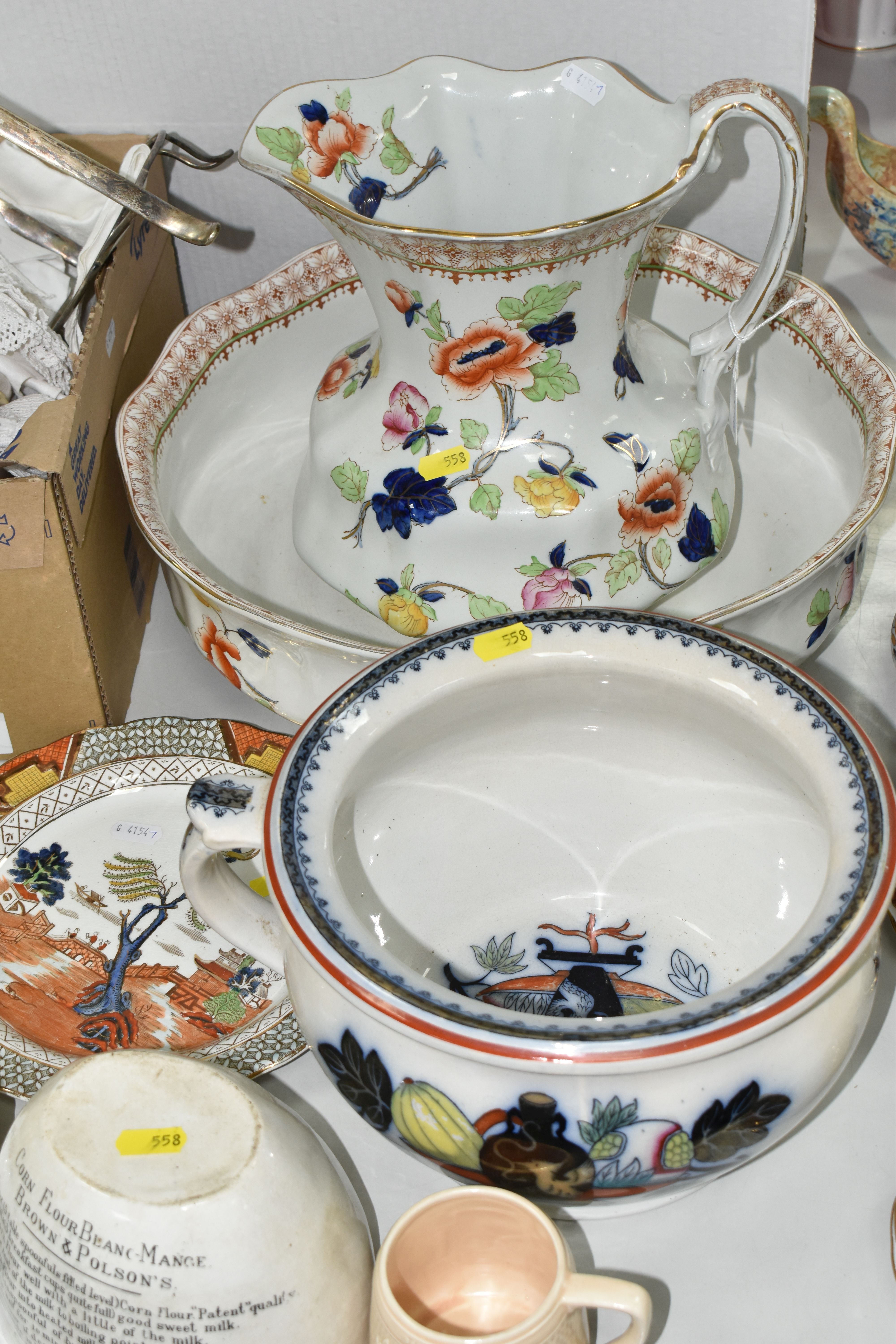 ONE BOX AND LOOSE CERAMICS AND TABLE LINEN, to include a Corona ware 'Peonie' pattern wash bowl - Image 2 of 11