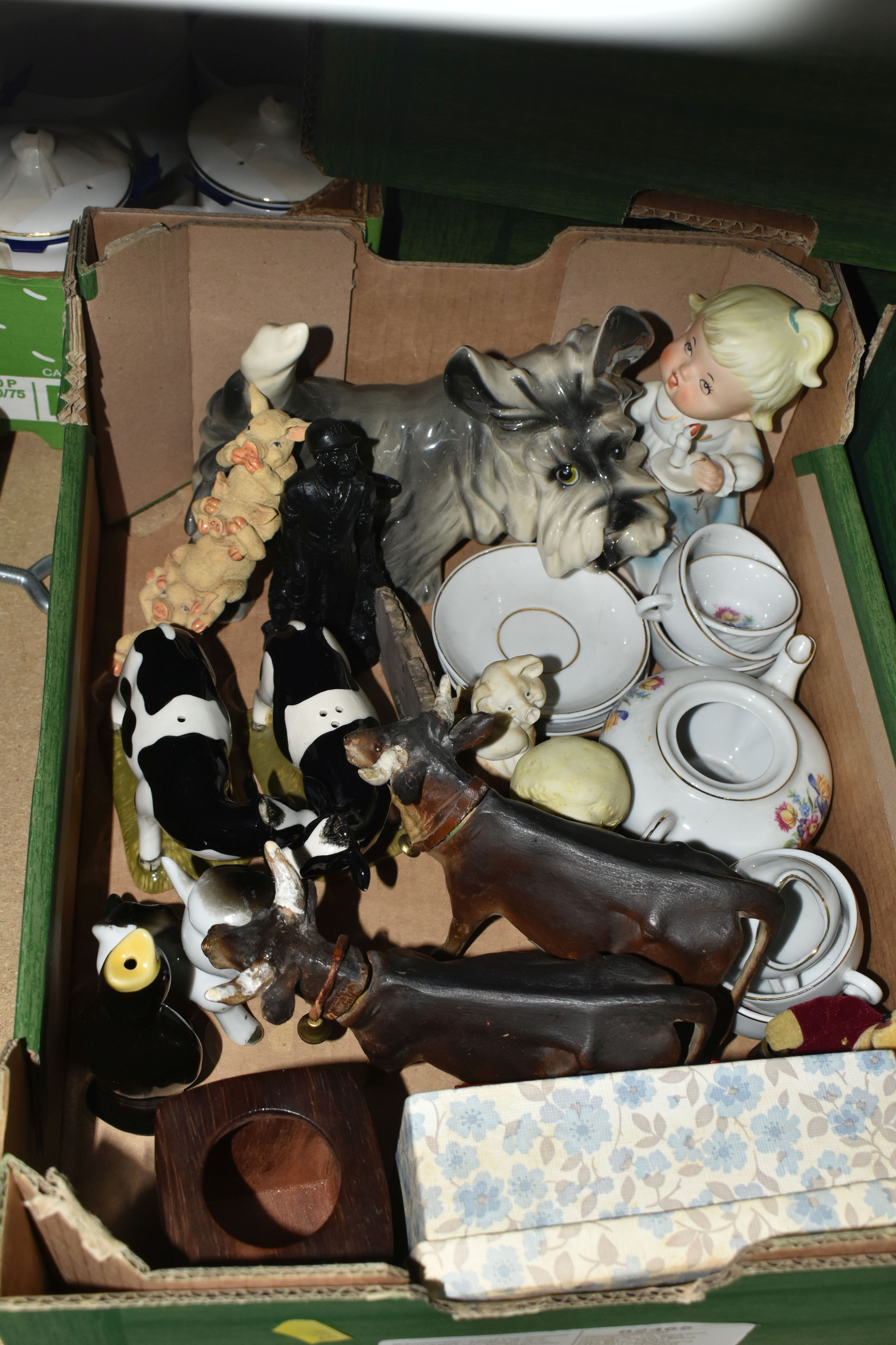 SIX BOXES OF CERAMICS, GLASSWARE AND ORNAMENTS, to include four Chatsworth covered tea mugs, glass - Image 3 of 6