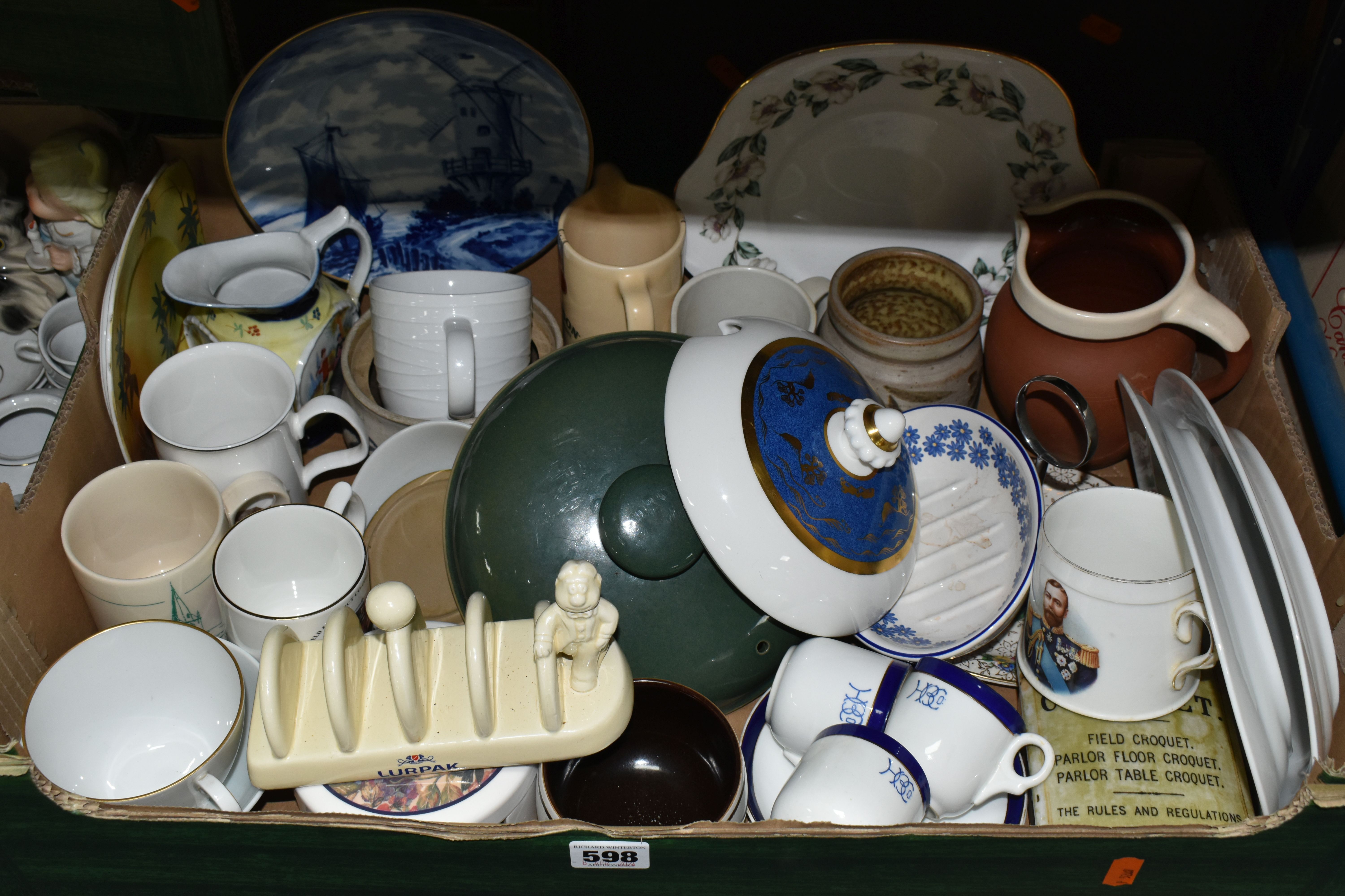 SIX BOXES OF CERAMICS, GLASSWARE AND ORNAMENTS, to include four Chatsworth covered tea mugs, glass - Image 2 of 6