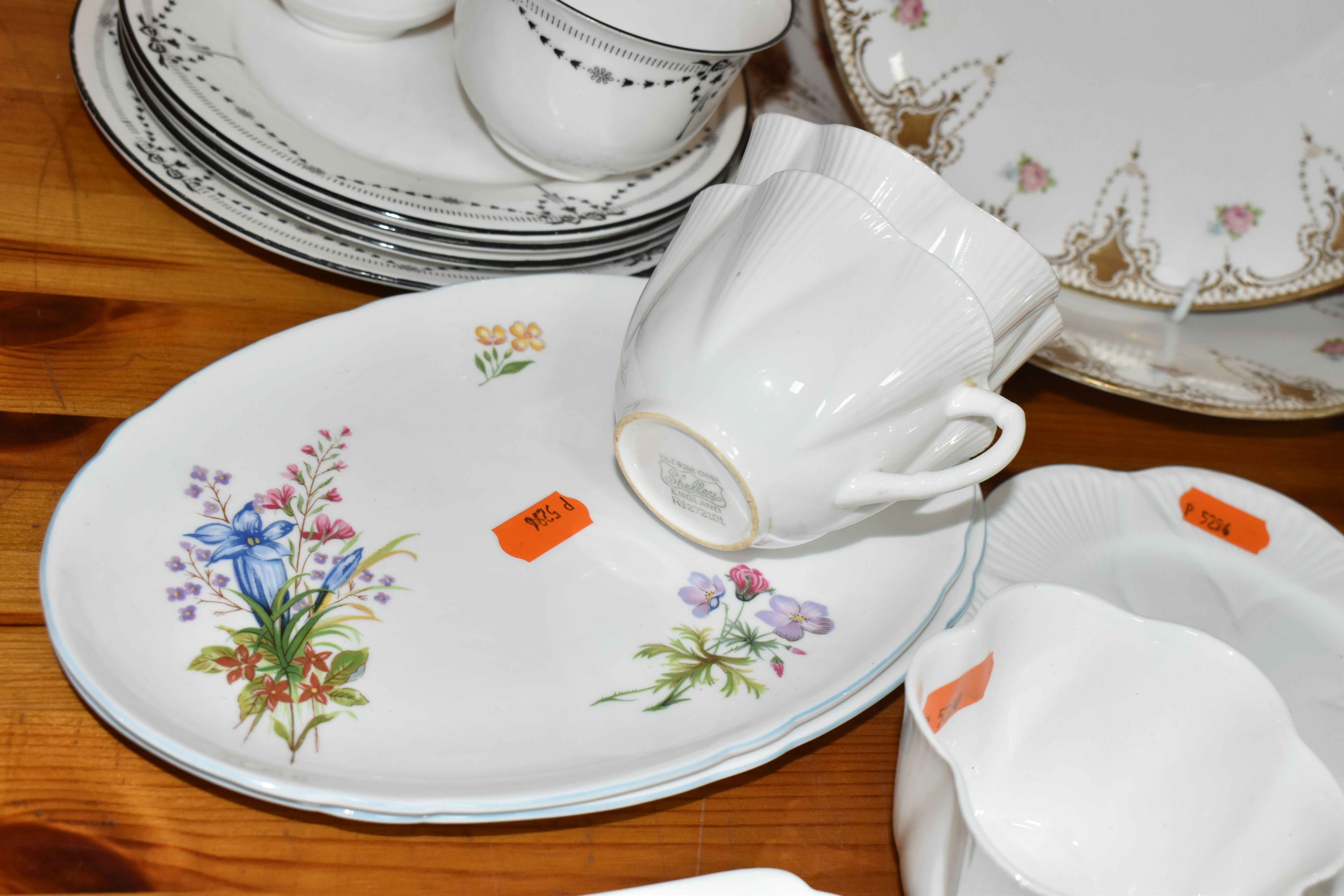 A GROUP OF SHELLEY TEAWARE, comprising a small oval meat plate 12623 decorated with green and - Image 6 of 7