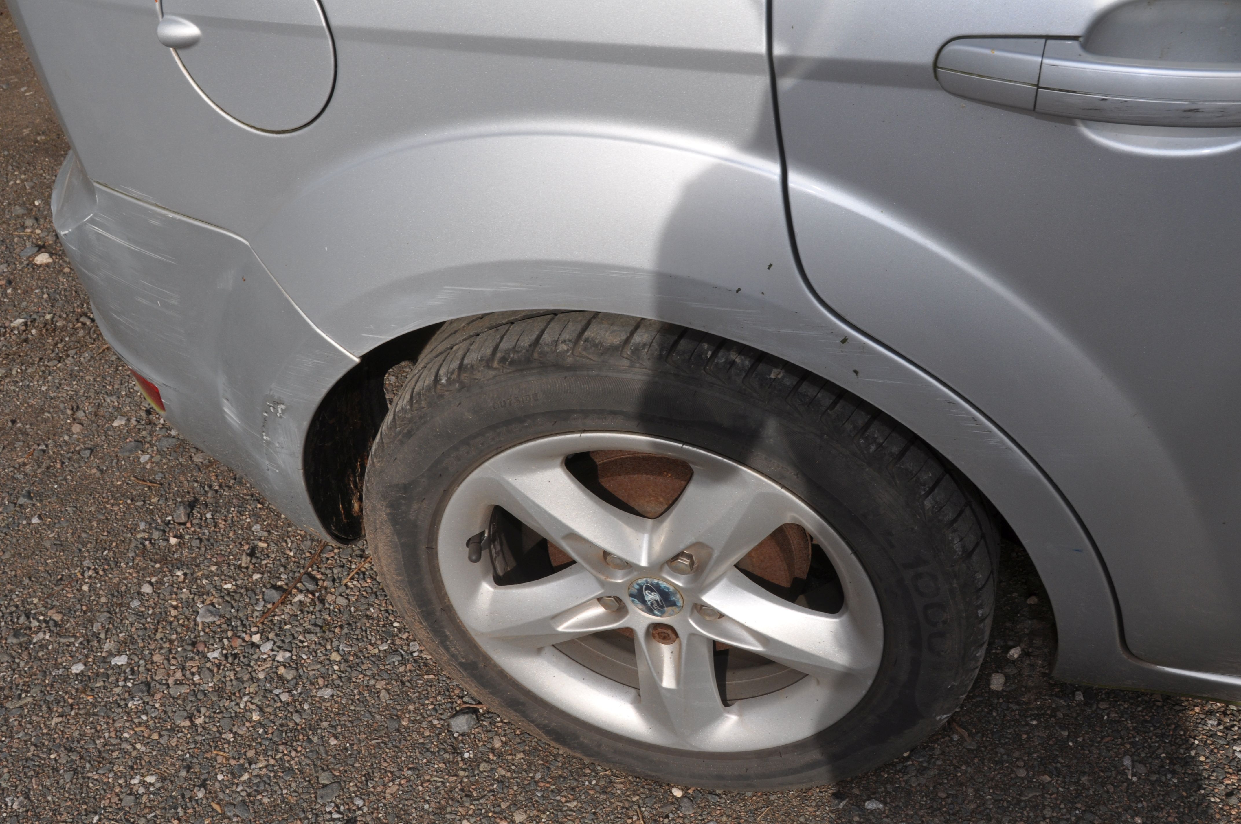 A 2010 FORD FOCUS ZETEC 100 5 door HATCHBACK in silver, first registered 23/07/2010 under number - Image 8 of 14