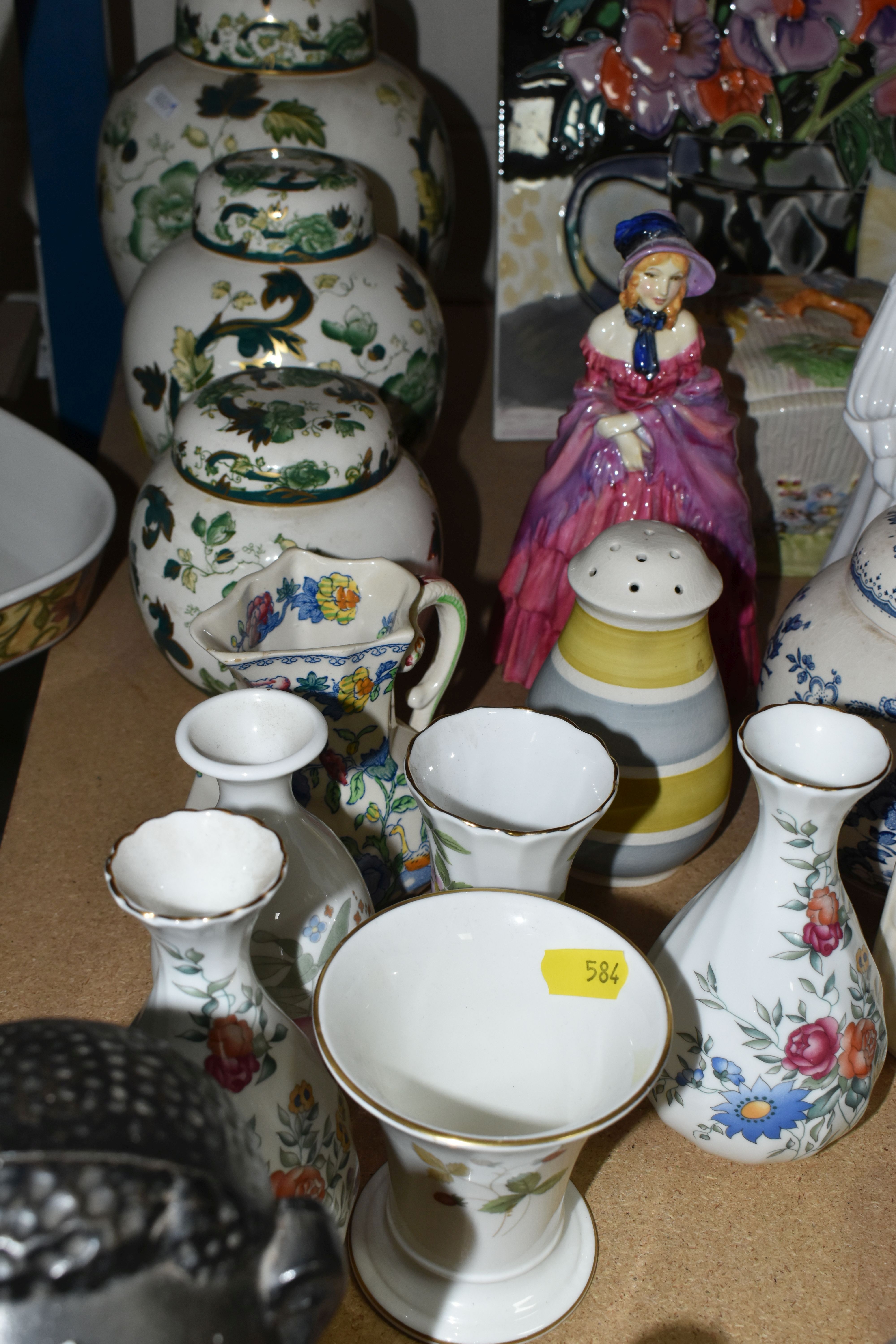 A GROUP OF ROYAL CROWN DERBY, ROYAL DOULTON, MASONS IRONSTONE, BESWICK AND OTHER CERAMICS, ETC, - Image 7 of 8