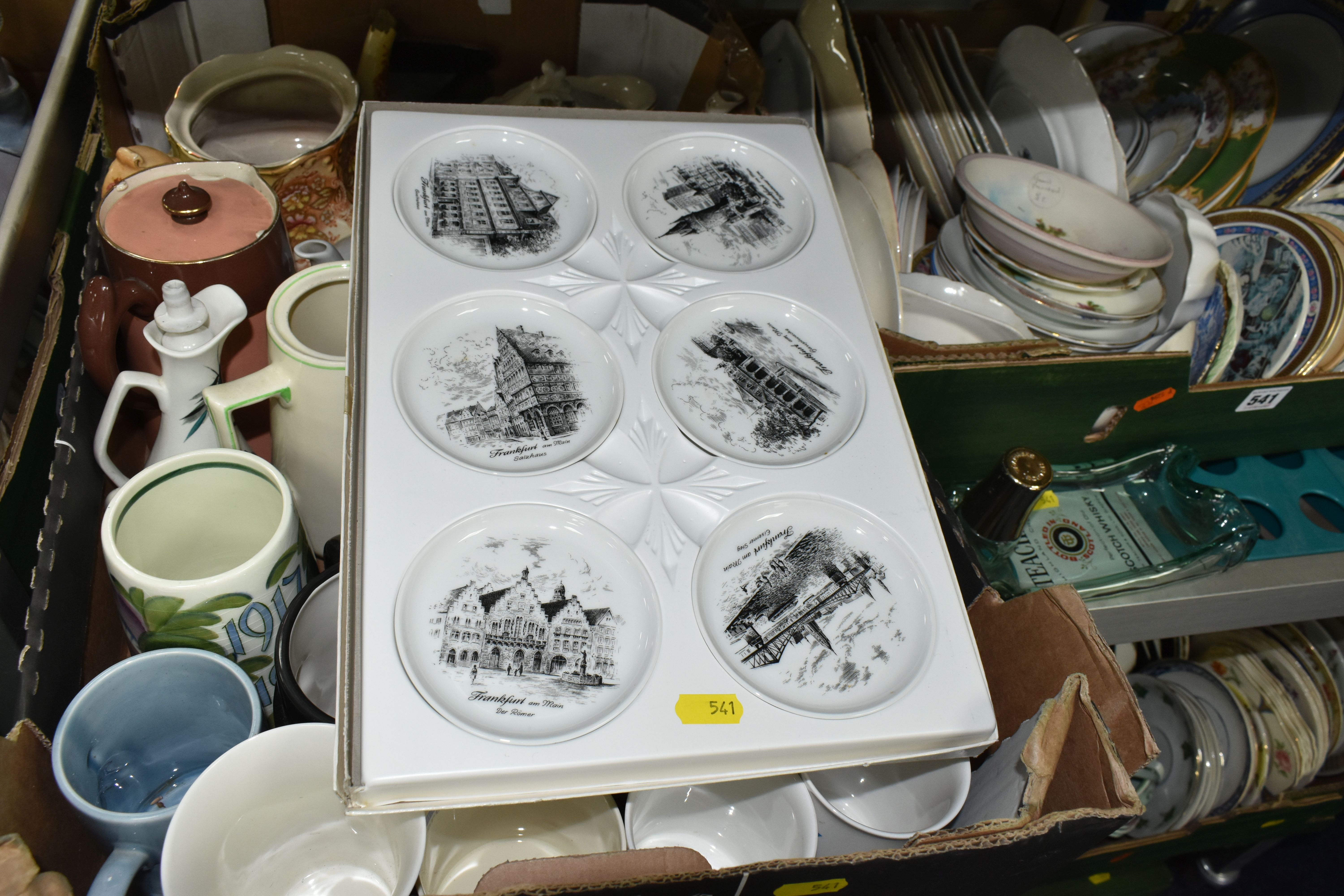 SIX BOXES OF CERAMICS AND GLASS, including mugs, teapot stands, assorted drinking glasses, press - Bild 4 aus 9
