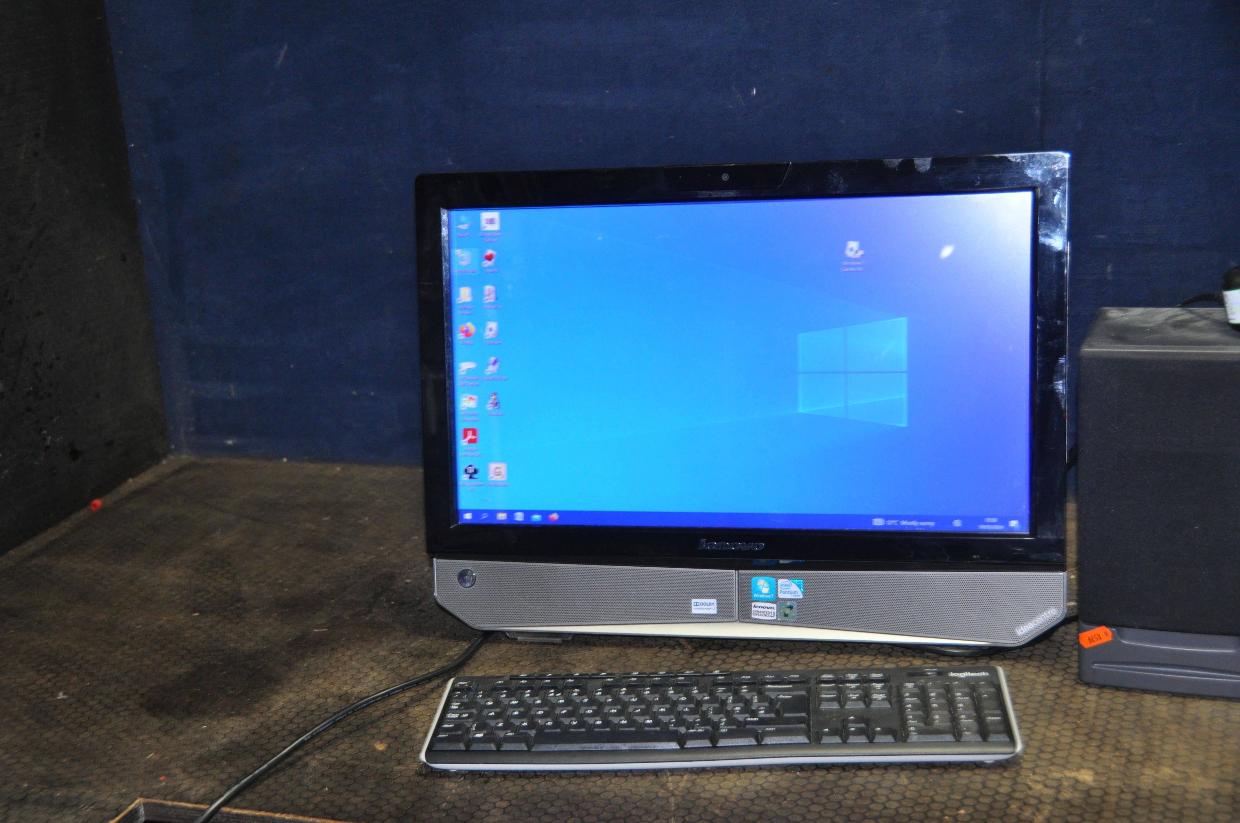 A LENOVO IDEACENTRE B320 ALL IN ONE COMPUTER with 21.5in touch screen, Logitech wireless keyboard ( - Image 2 of 4