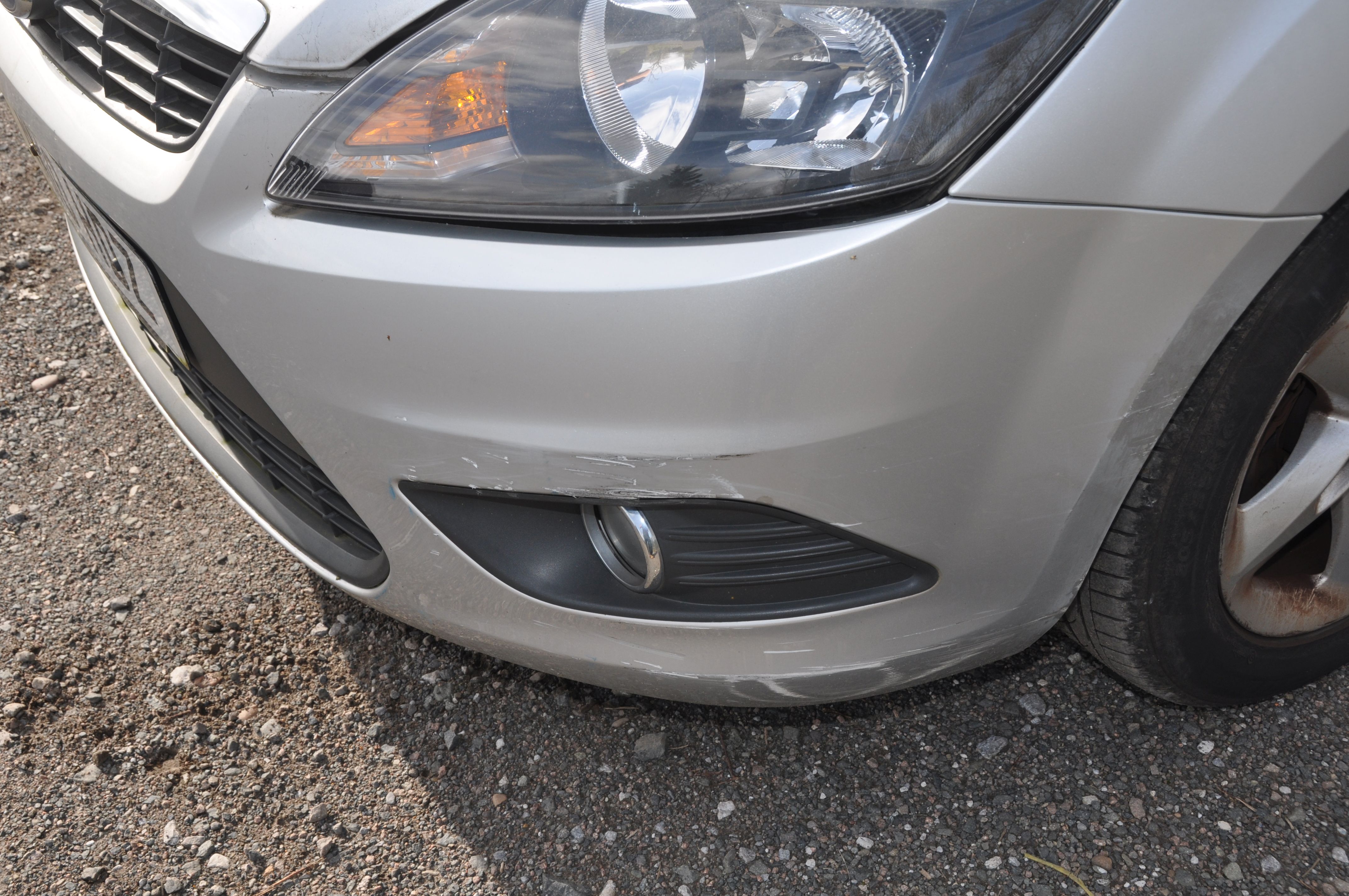 A 2010 FORD FOCUS ZETEC 100 5 door HATCHBACK in silver, first registered 23/07/2010 under number - Image 10 of 14