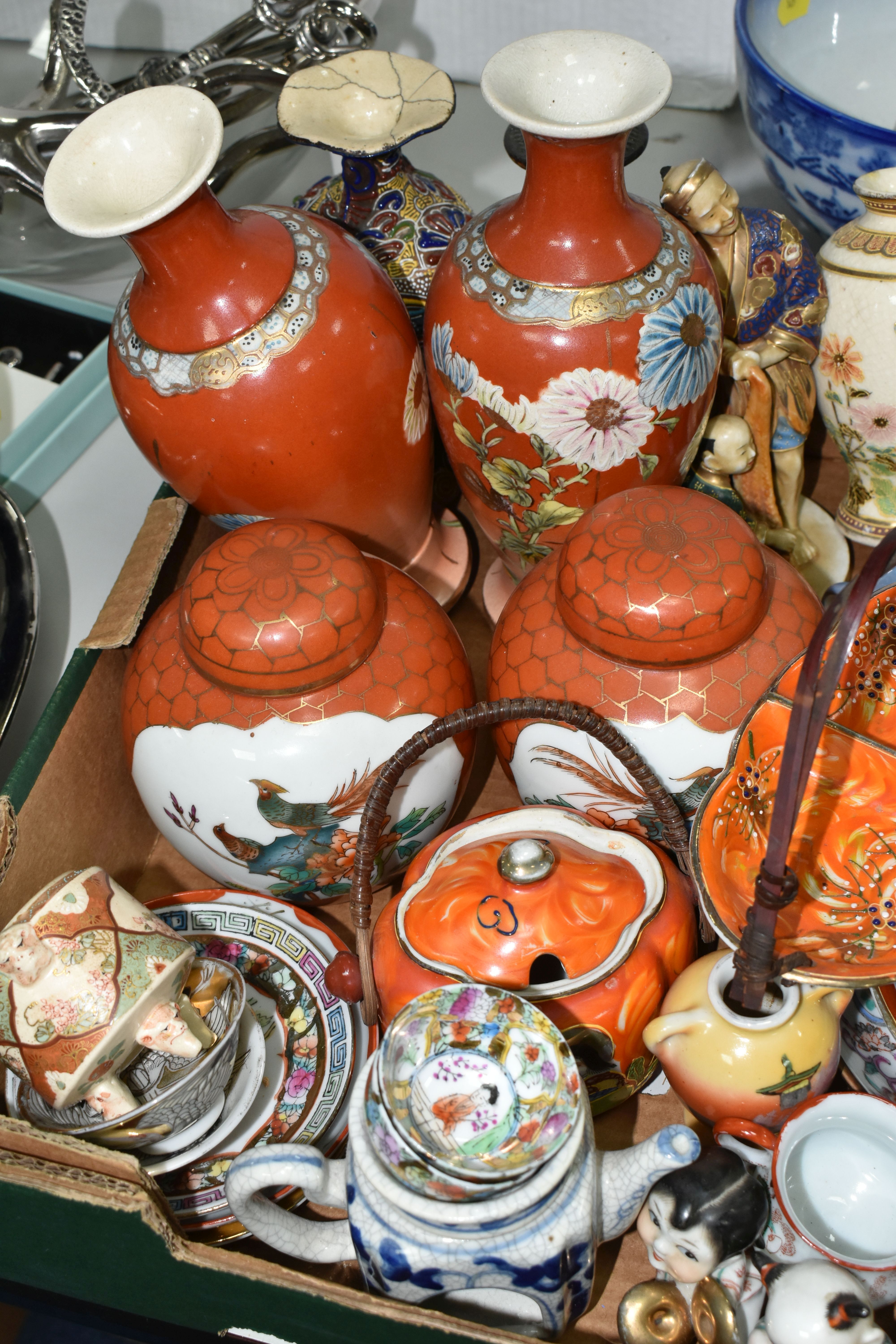 A BOX AND LOOSE ORIENTAL CERAMICS ETC, to include a pair of Chinese storage jars with covers, a pair - Image 4 of 10