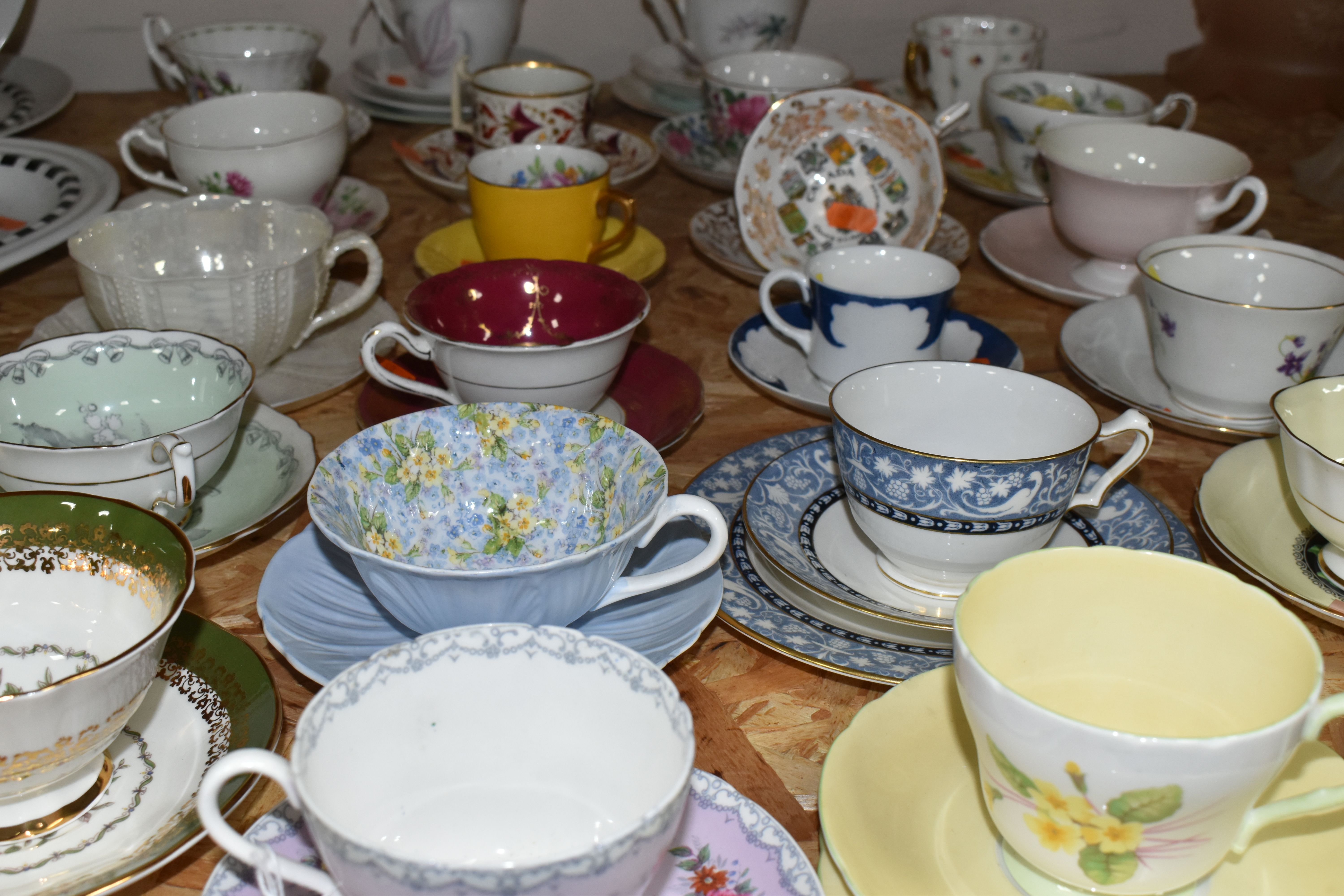 A QUANTITY OF NAMED TEAWARE, comprising a Shelley 'Crochet' pattern trio, an Elizabethan '