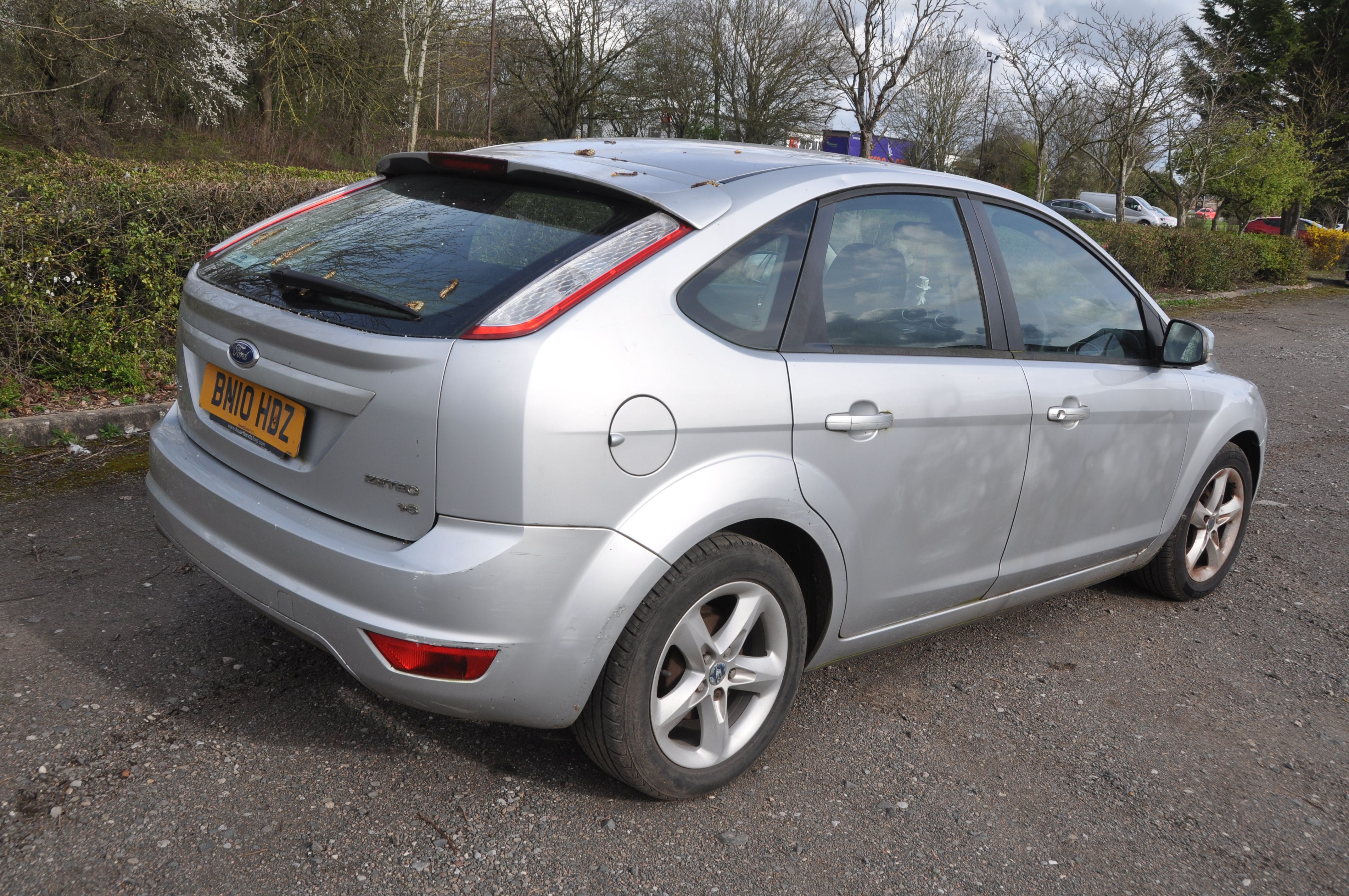 A 2010 FORD FOCUS ZETEC 100 5 door HATCHBACK in silver, first registered 23/07/2010 under number - Image 4 of 14