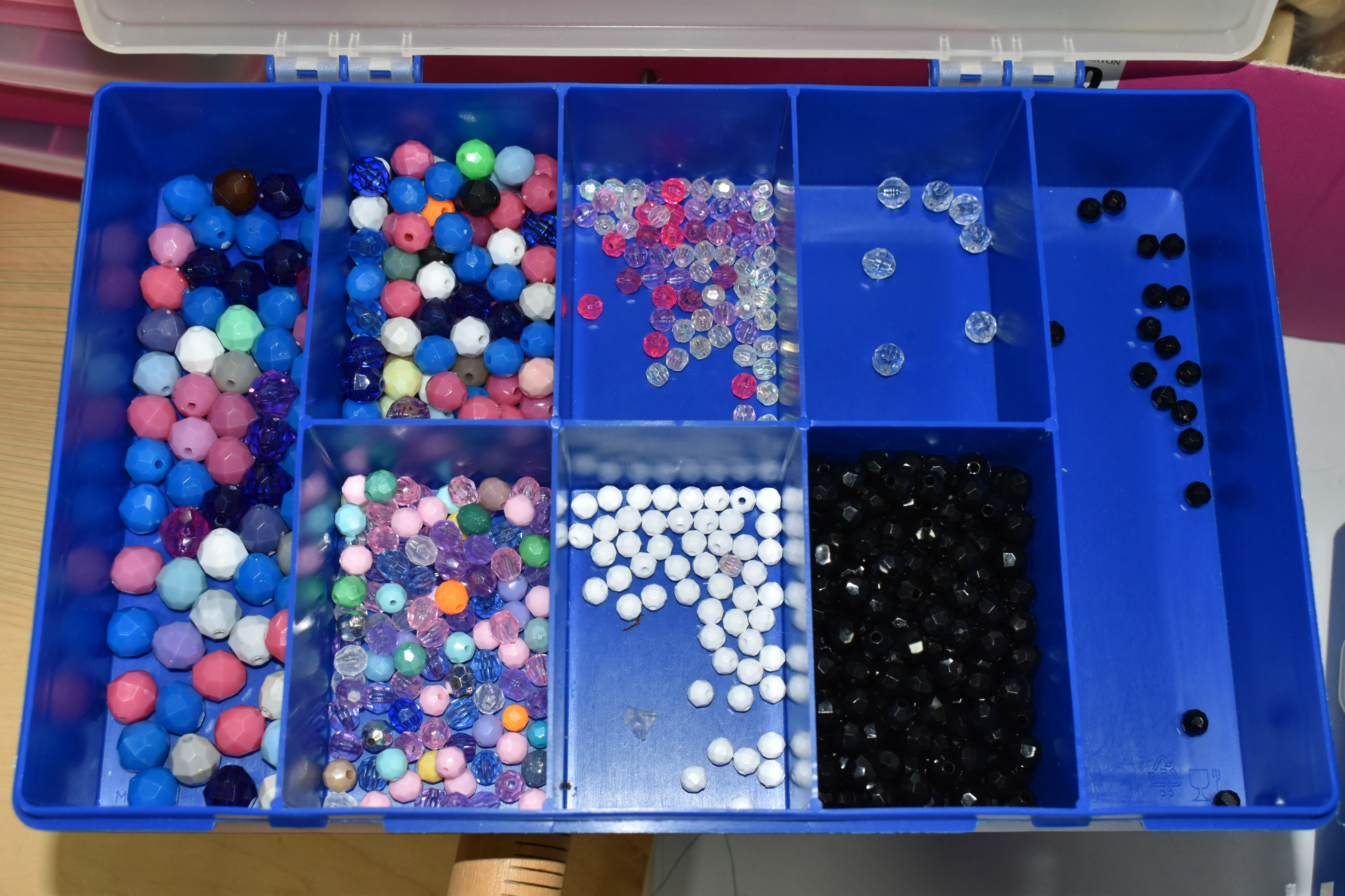 TWO BOXES AND LOOSE GLASS AND PLASTIC BEADS AND BEADING LOOM, to include twelve plastic storage - Image 4 of 10