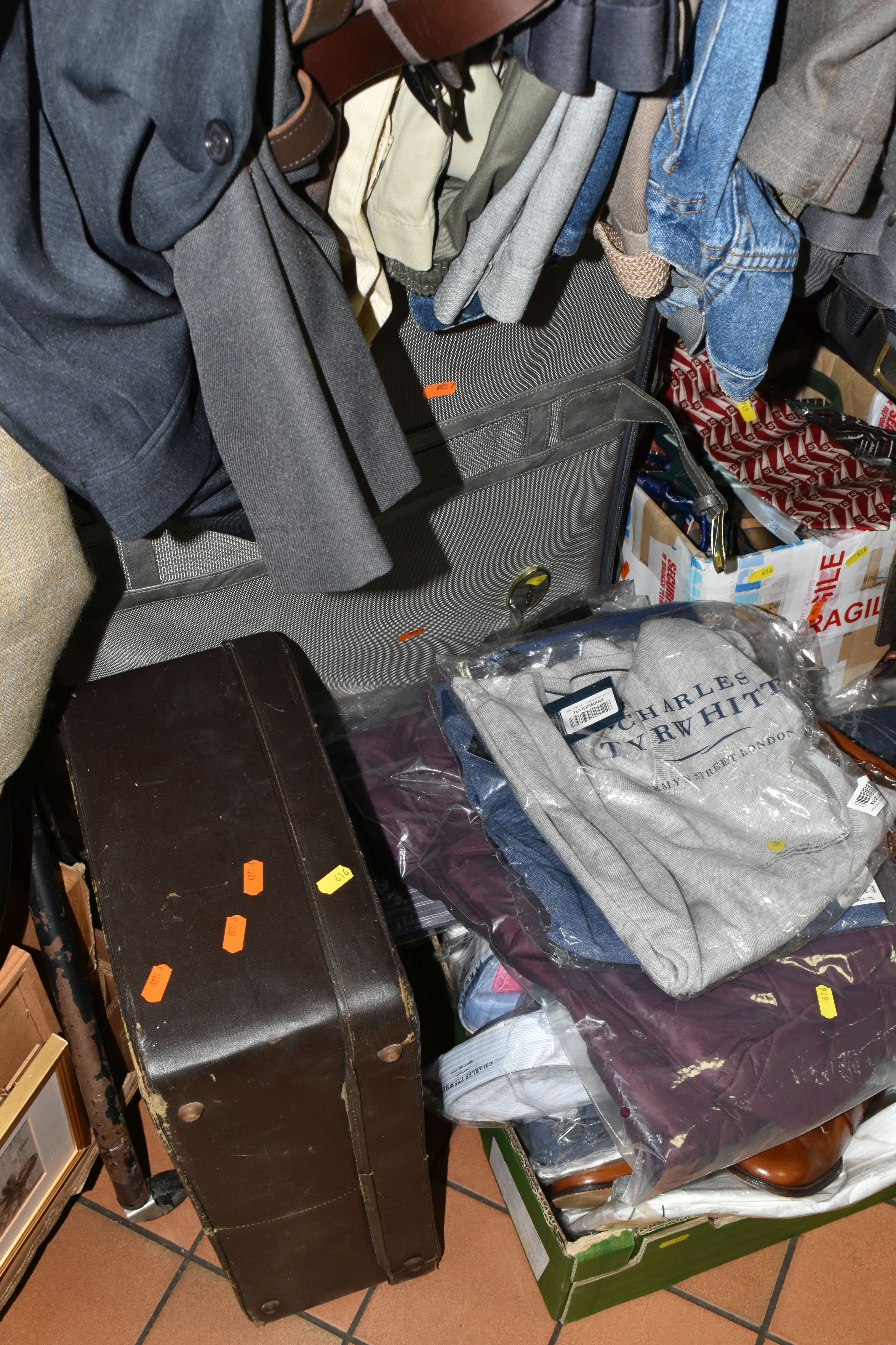 A QUANTITY OF LADIES AND GENTS CLOTHING, SUITCASES, BEDDING AND CLOTHING ACCESSORIES, the majority - Image 4 of 13