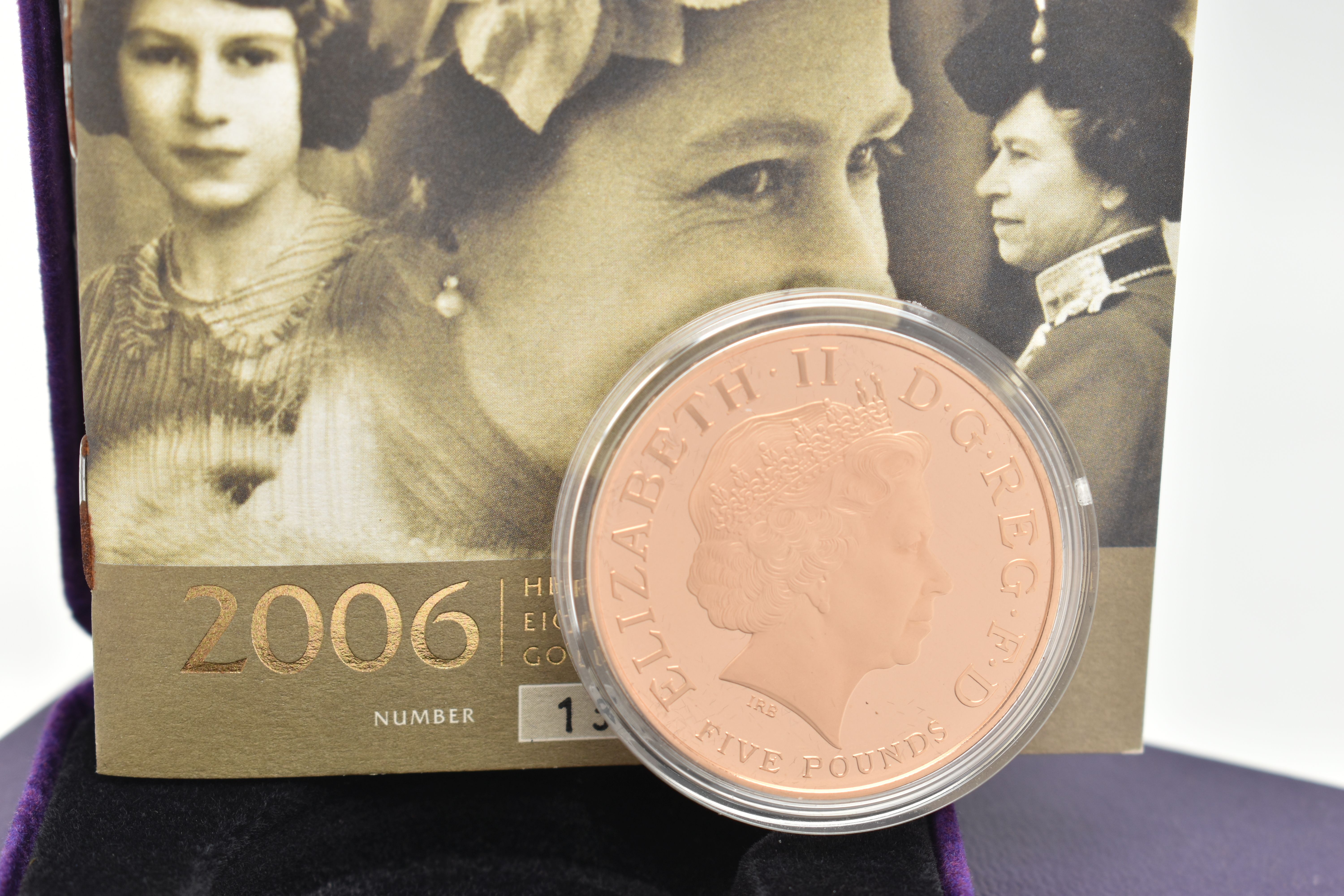 A ROYAL MINT 2006 QUEEN ELIZABETH II GOLD PROOF CROWN COIN, Five pound, 22ct gold, 38.6mm - Image 2 of 2