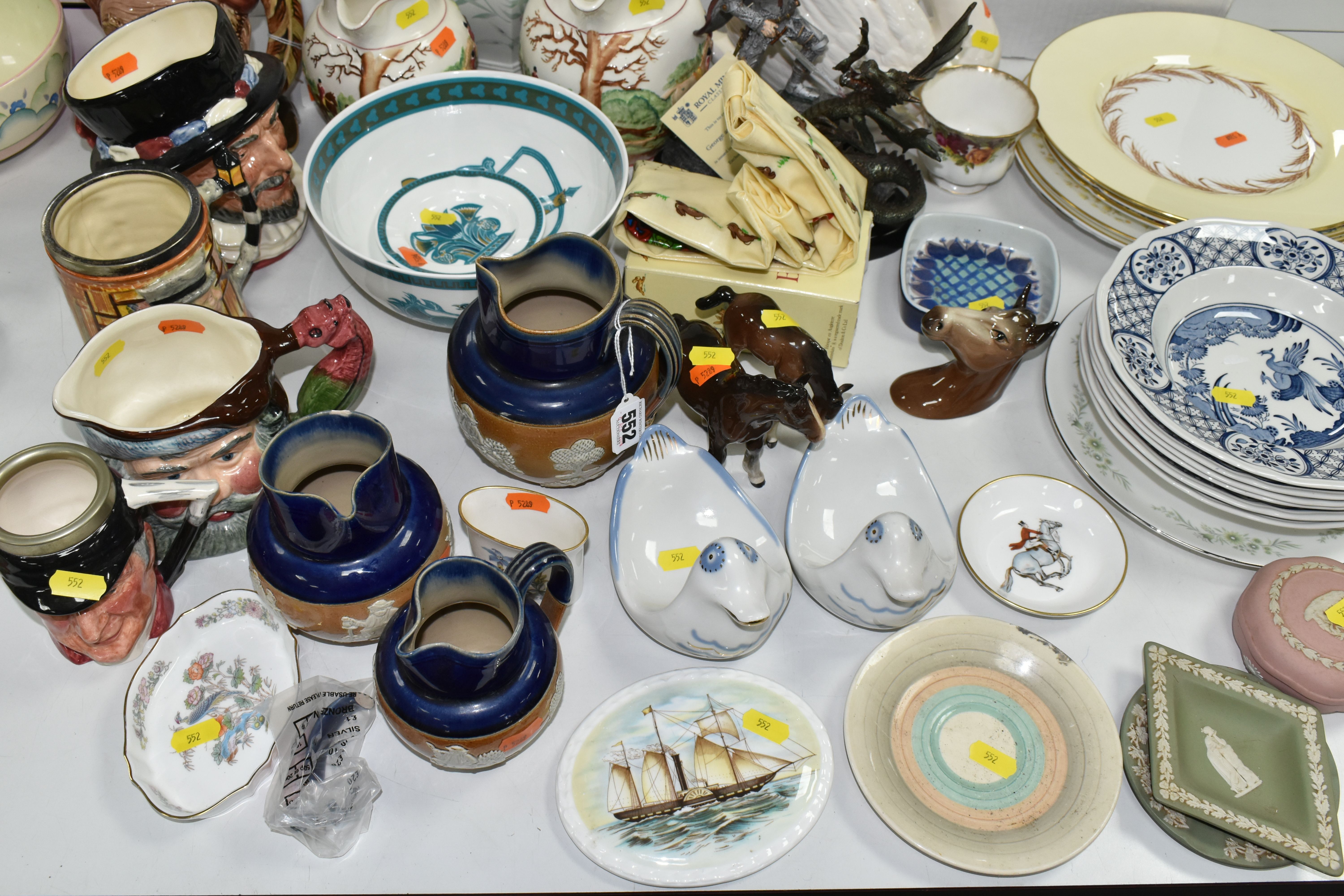 A SMALL SELECTION OF DECORATIVE CERAMICS ETC, to include a Small Royal Copenhagen Fajance dish, a - Bild 2 aus 9