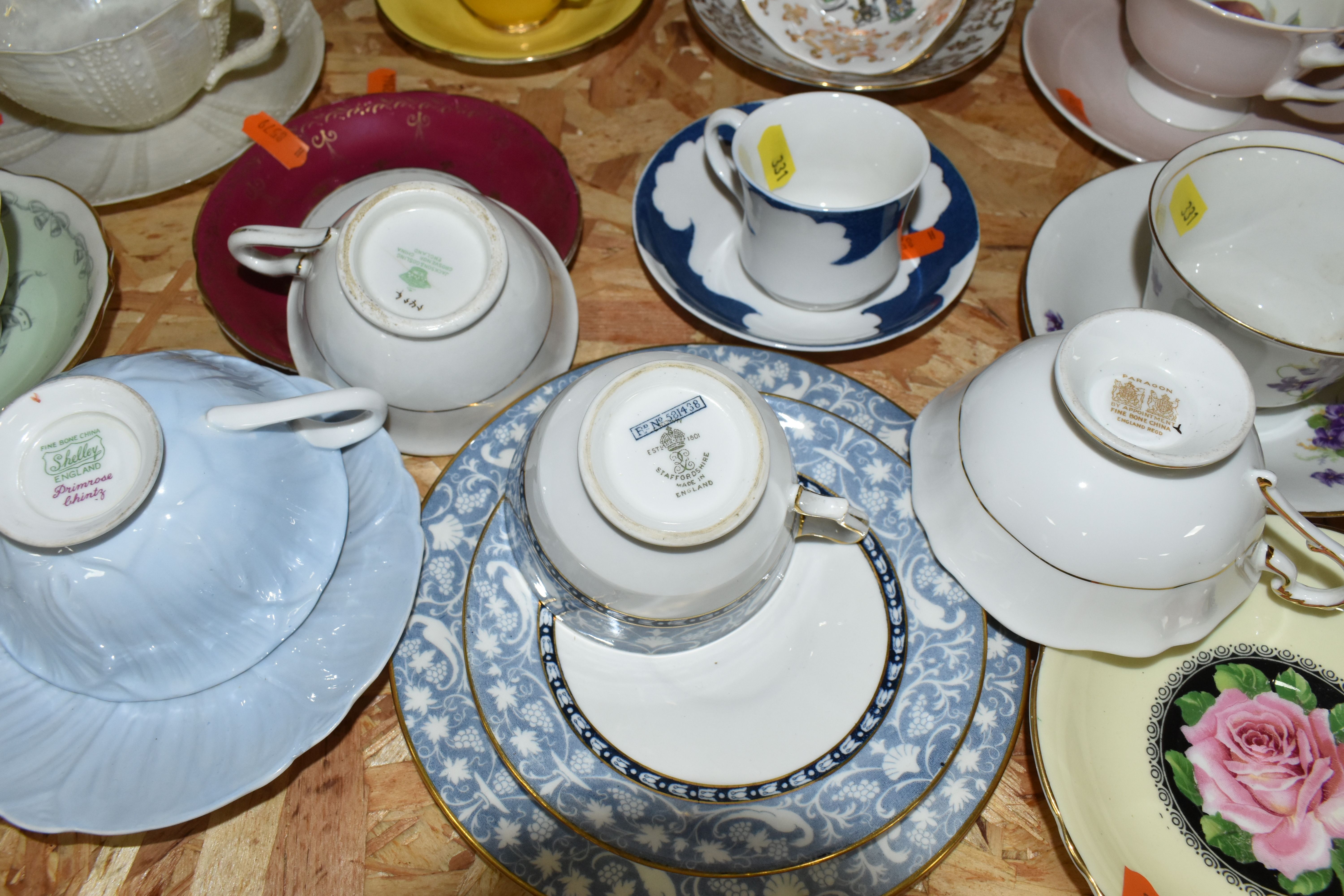 A QUANTITY OF NAMED TEAWARE, comprising a Shelley 'Crochet' pattern trio, an Elizabethan ' - Image 12 of 12