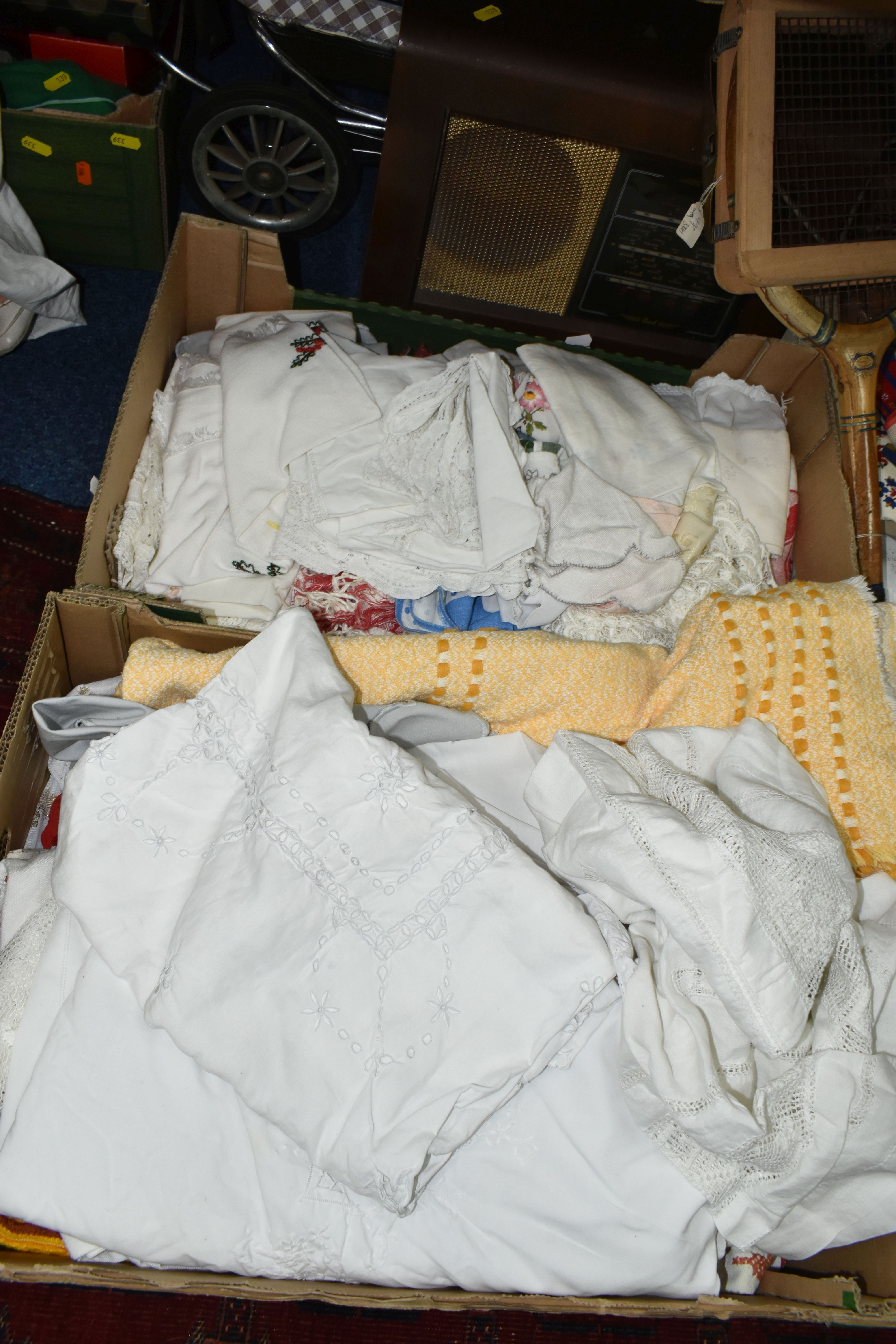 TWO BOXES AND LOOSE TABLE LINEN,TEXTILES AND SUNDRIES, to include a doll's mid-century twin pram, - Image 3 of 7