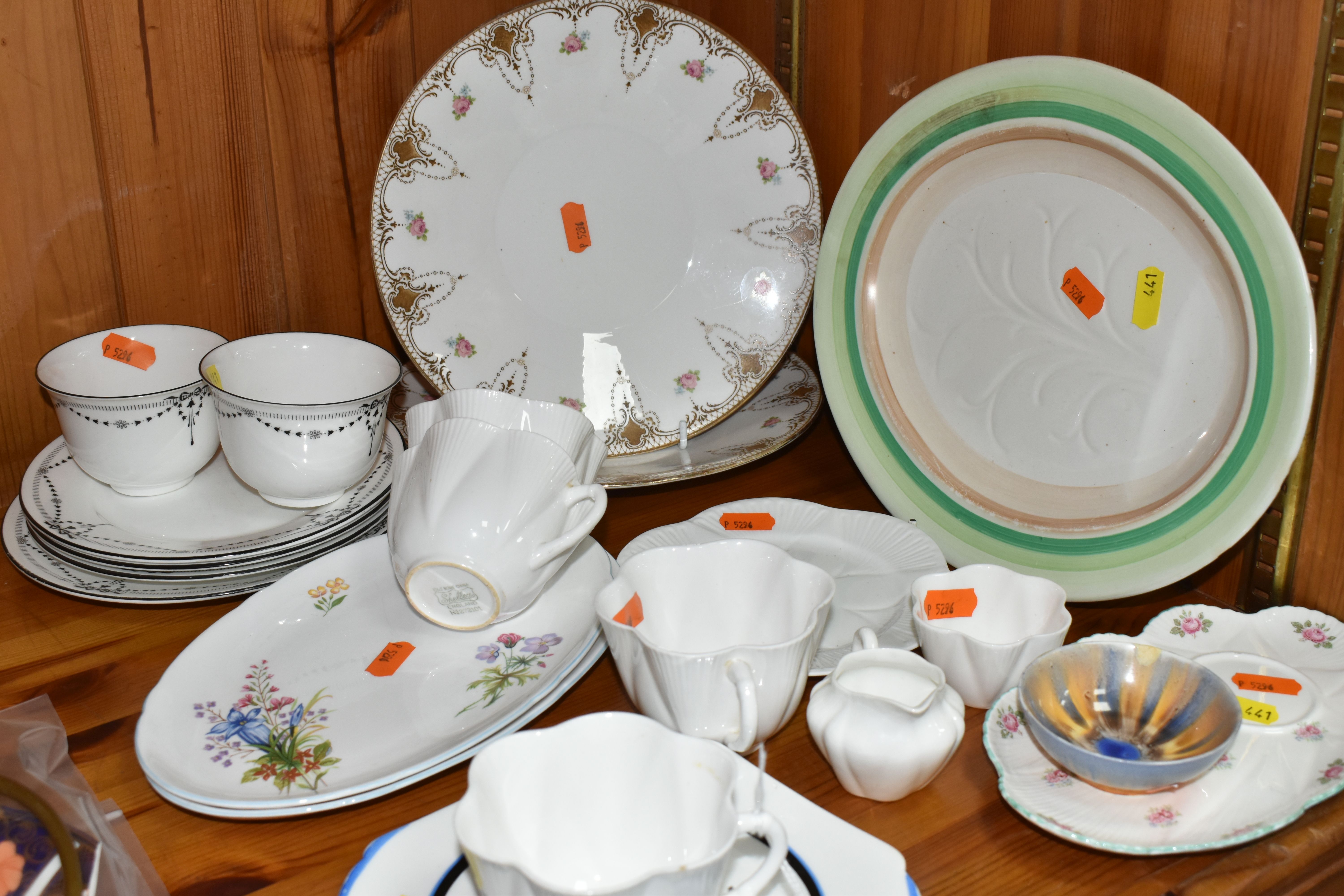 A GROUP OF SHELLEY TEAWARE, comprising a small oval meat plate 12623 decorated with green and - Image 7 of 7