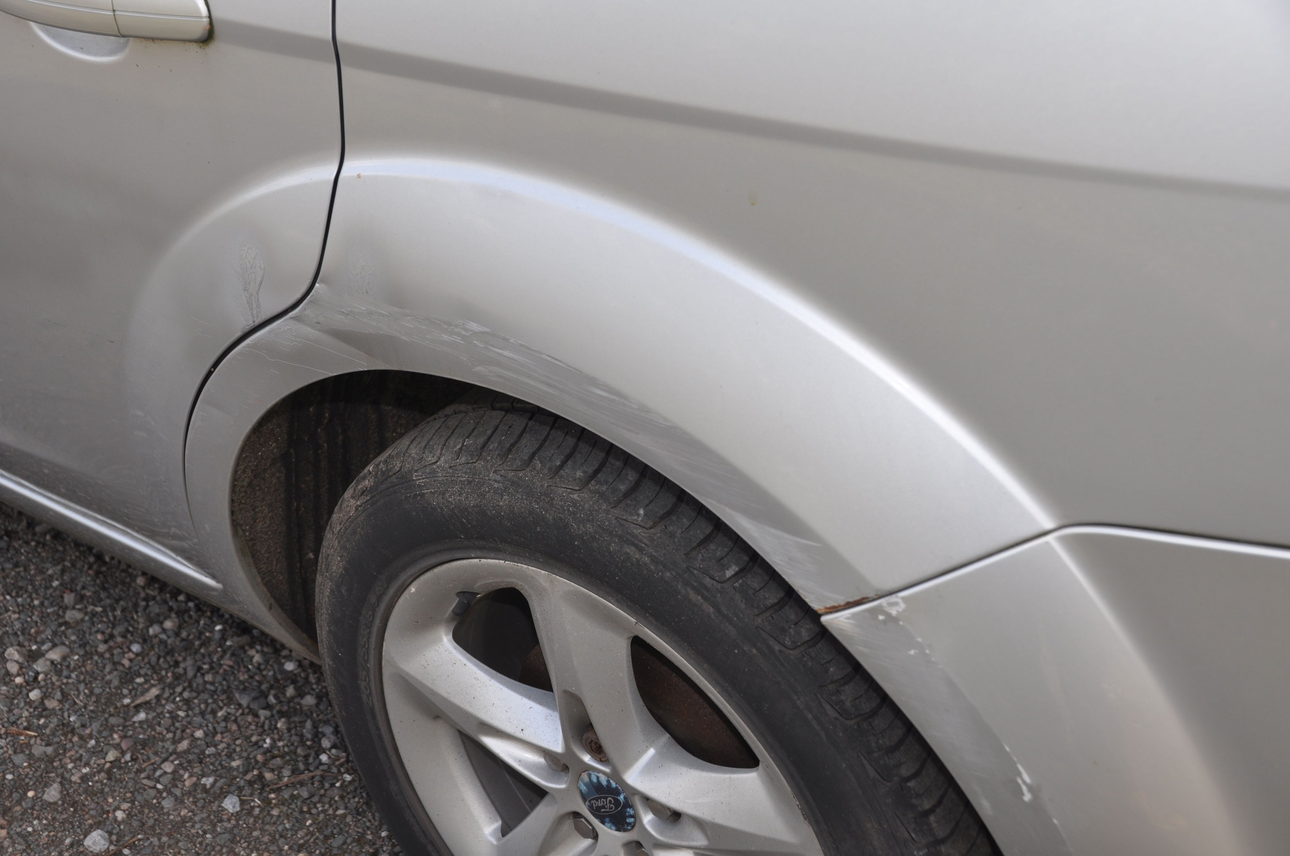 A 2010 FORD FOCUS ZETEC 100 5 door HATCHBACK in silver, first registered 23/07/2010 under number - Image 12 of 14