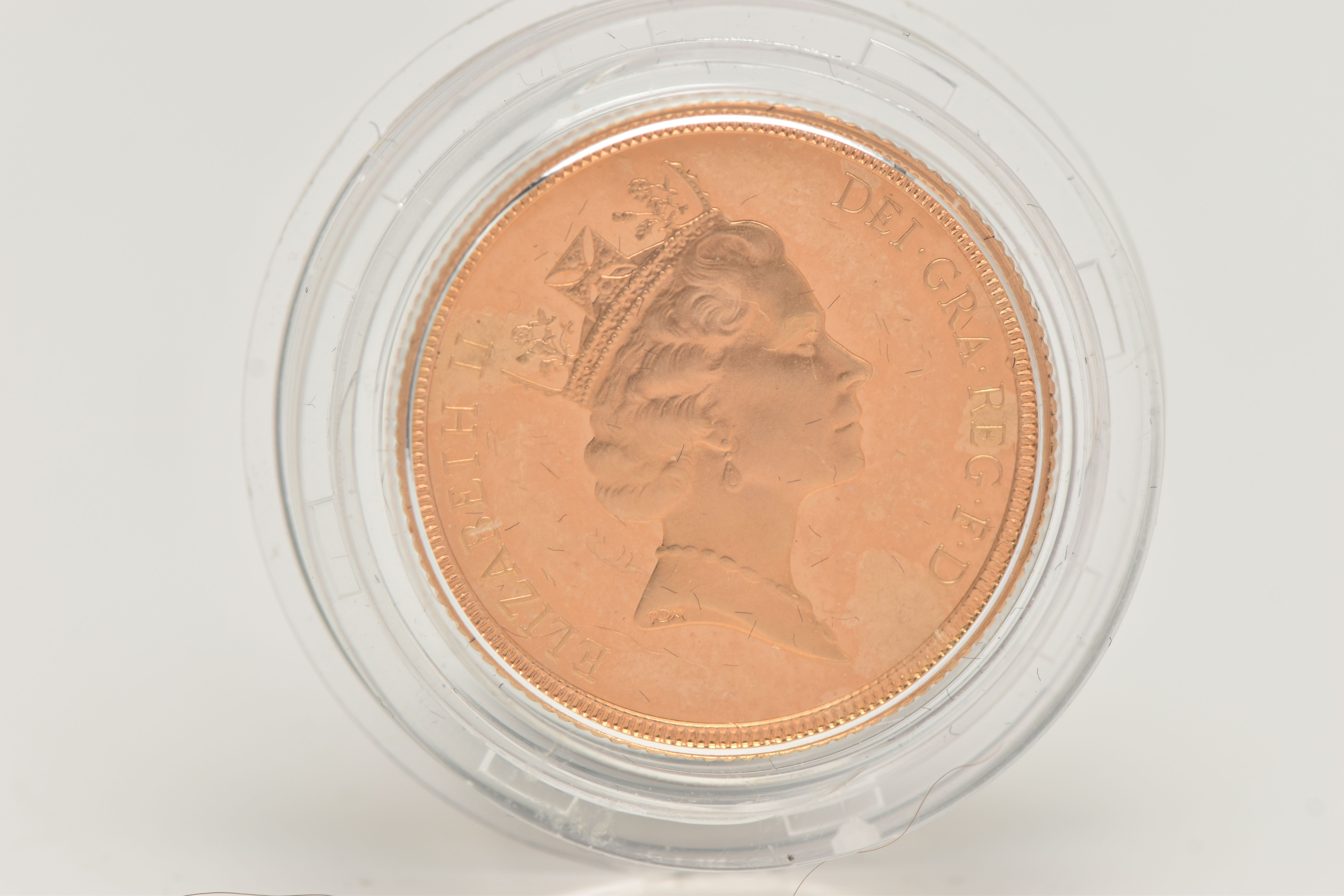 A 1987 GOLD PROOF FULL SOVEREIGN COIN, 22ct gold, 7.99 grams, 22.05mm diameter, in capsule (finger - Image 2 of 2