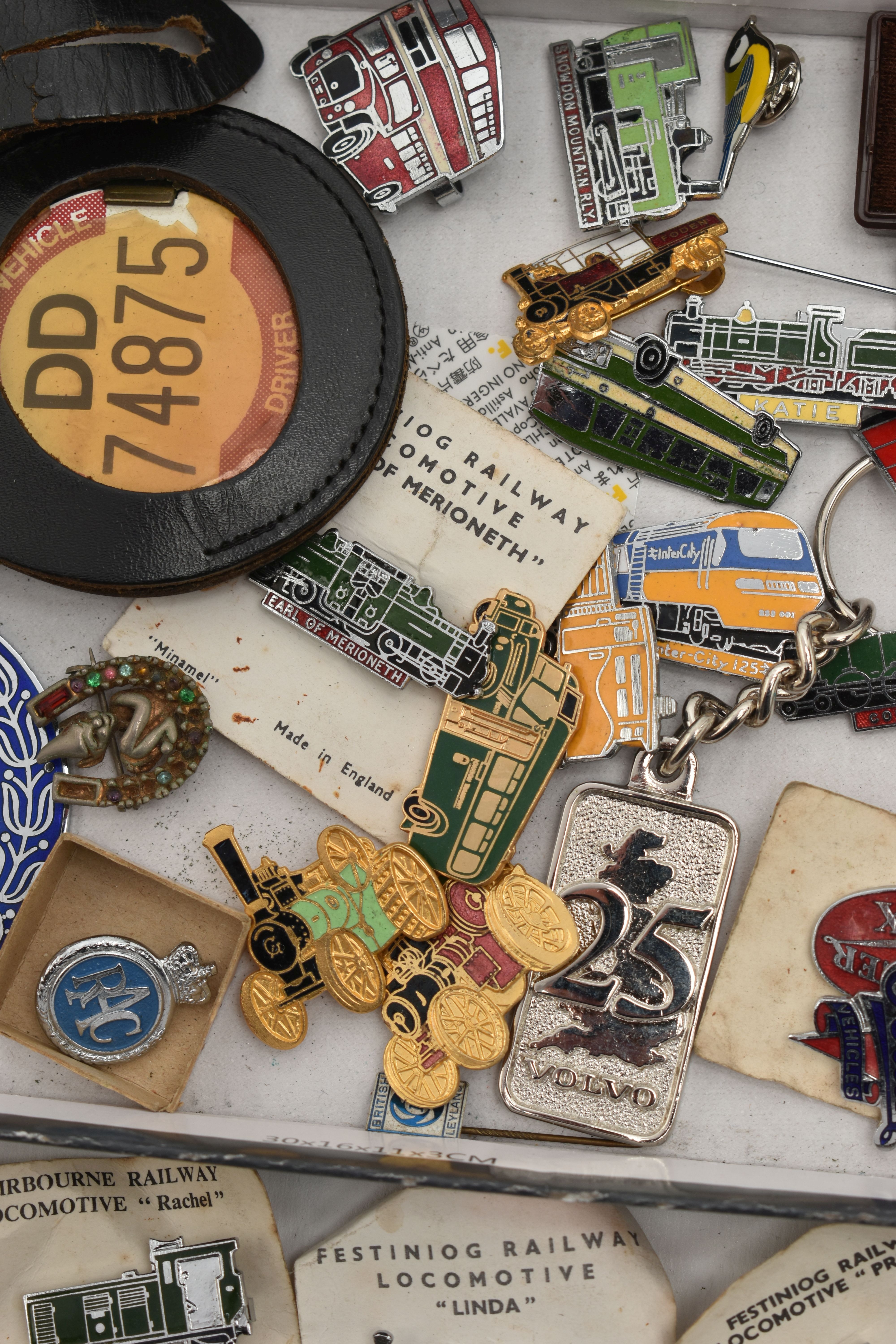 ASSORTED TRANSPORT PINS AND BADGES, to include buses, railway, haulage and RAC, together with two - Image 3 of 4