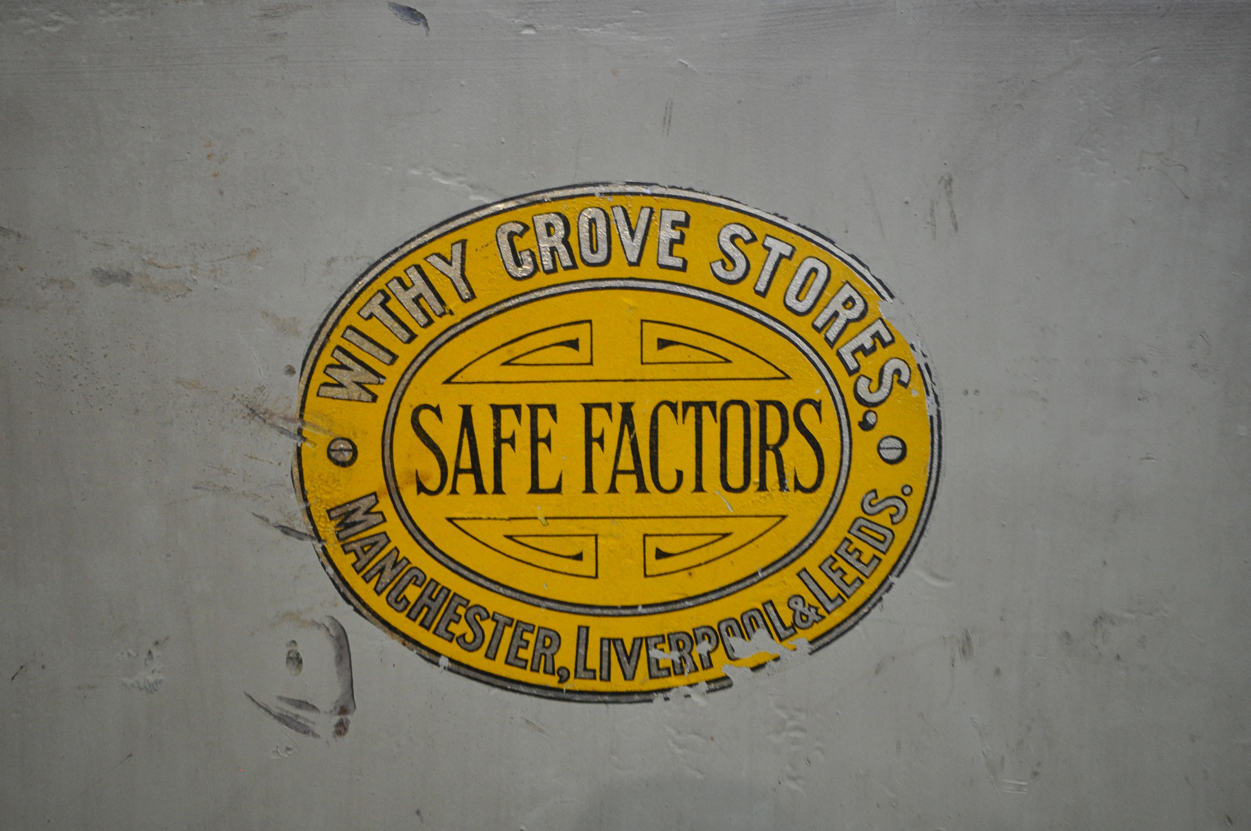 WITHY GROVE STORES, MANCHESTER, LIVERPOOL, LEEDS, A HEAVY CAST IRON SAFE, with four keys, width 46cm - Image 4 of 5