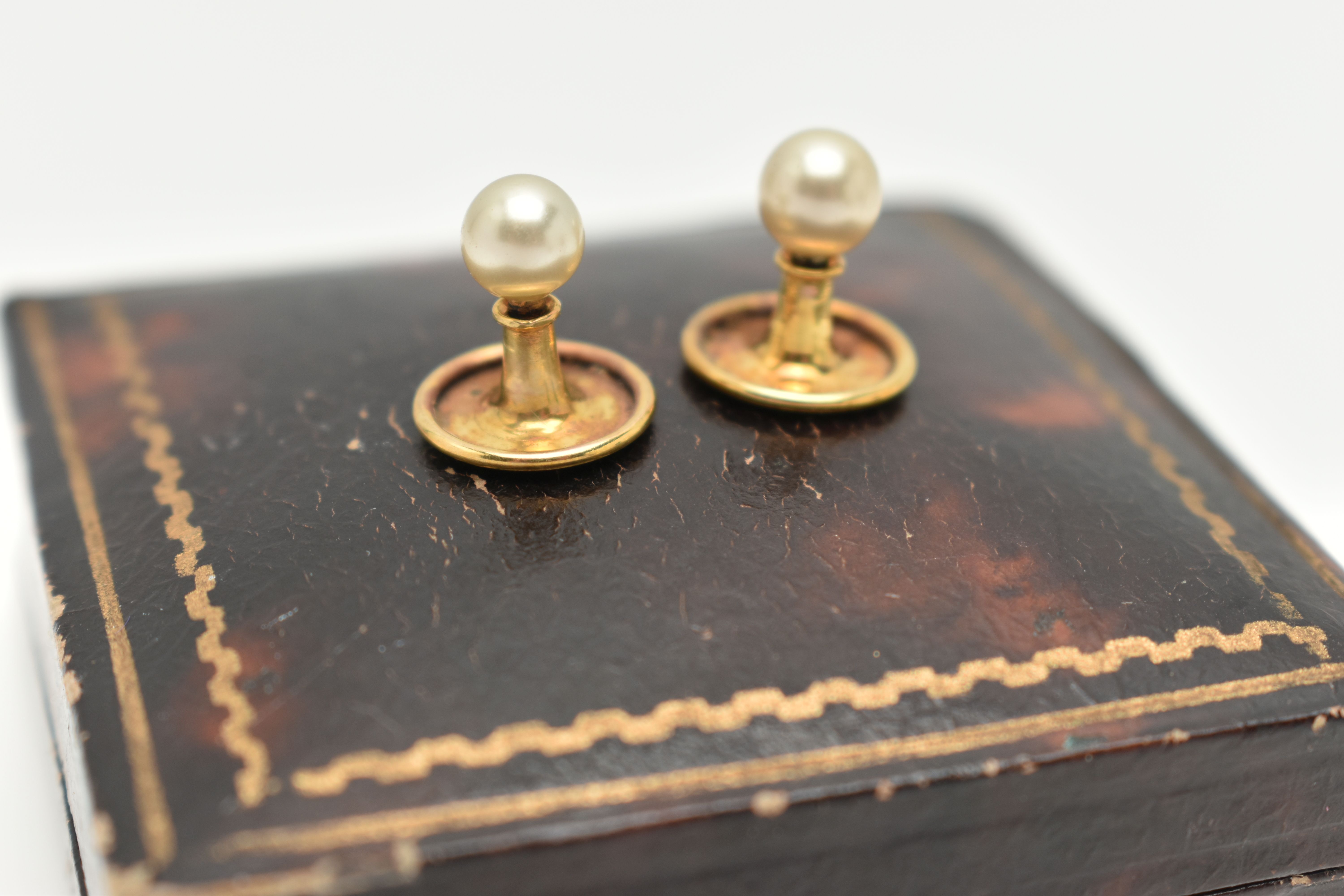 A PAIR OF YELLOW METAL AND CULTURED PEARL DRESS STUDS, each fitted with a white cultured pearl, - Image 2 of 3