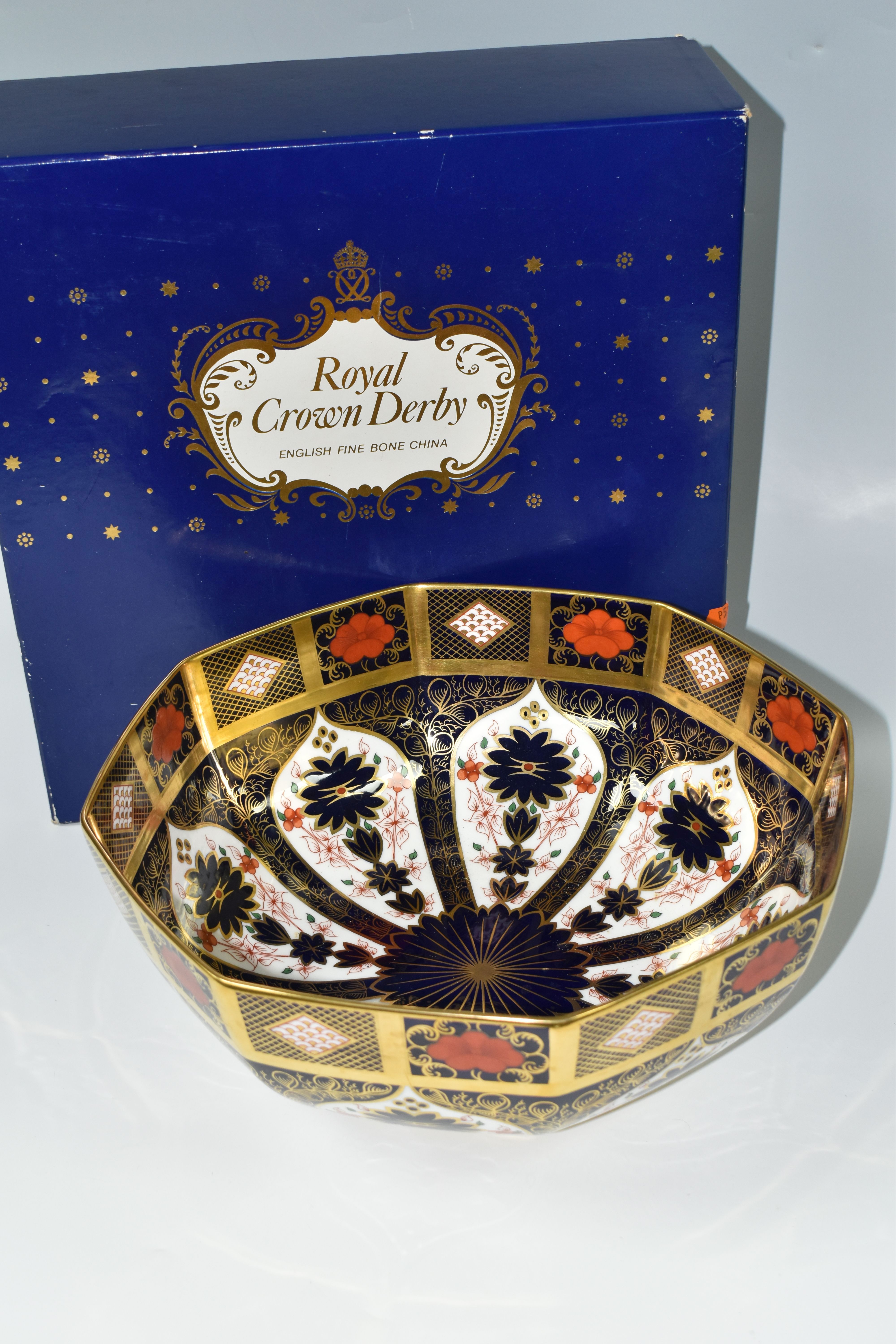 A BOXED ROYAL CROWN DERBY 'IMARI' 1128 PATTERN SOLID GOLD BAND OCTAGONAL FRUIT BOWL, diameter - Image 3 of 8