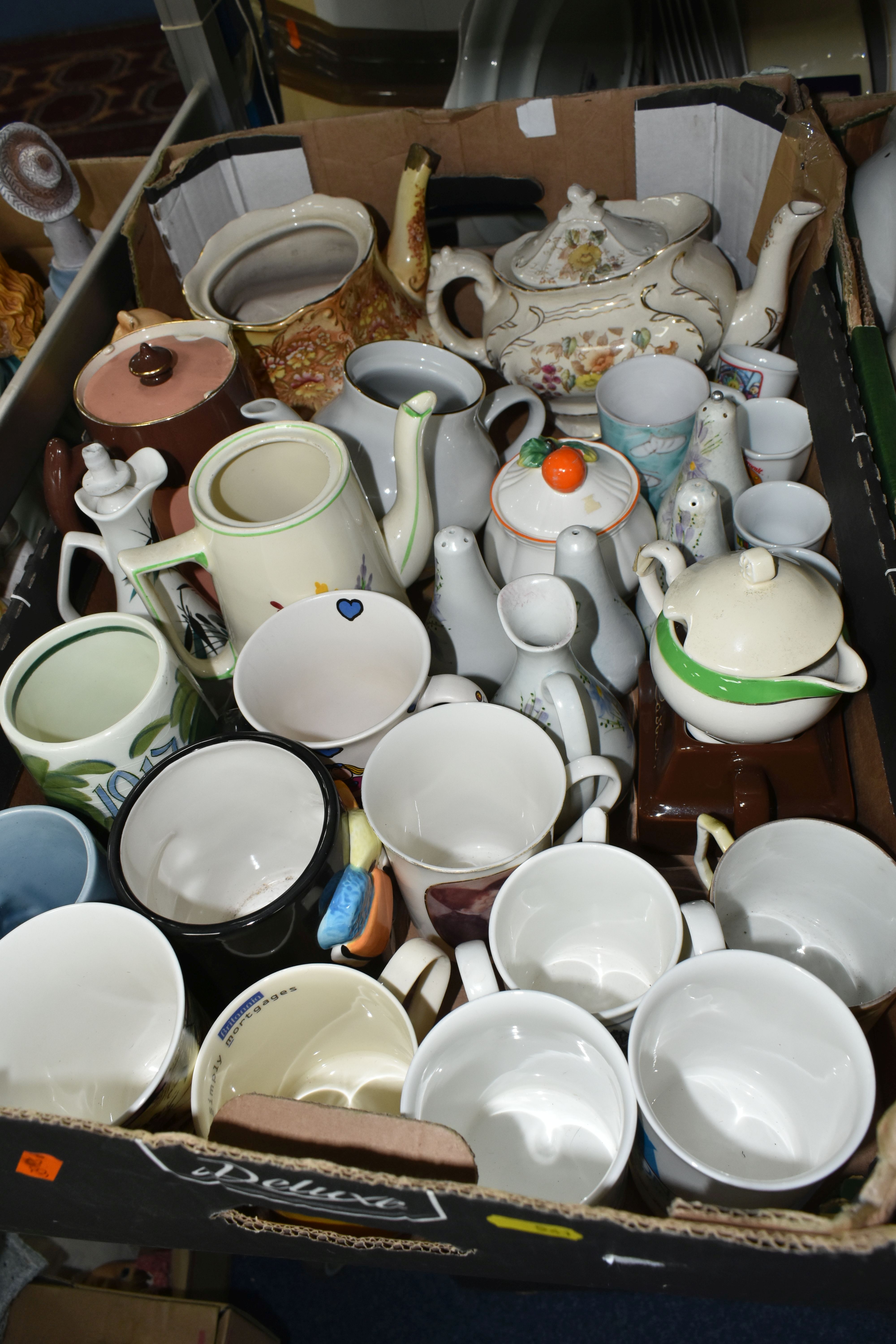 SIX BOXES OF CERAMICS AND GLASS, including mugs, teapot stands, assorted drinking glasses, press - Bild 5 aus 9