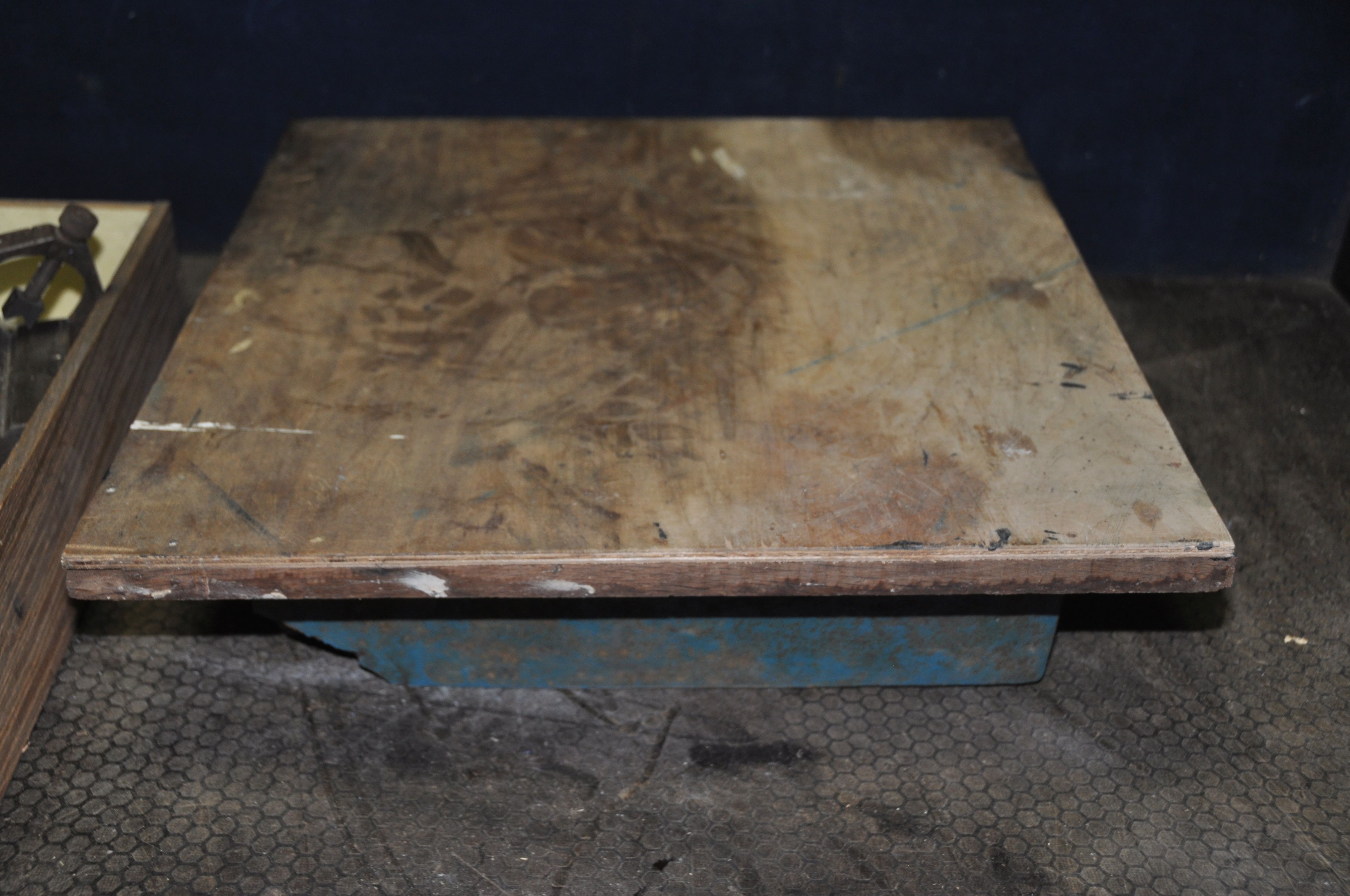 A SELECTION OF ENGINEER MARKING AND MEASURING EQUIPMENT including a 18in square marking table with - Image 6 of 6