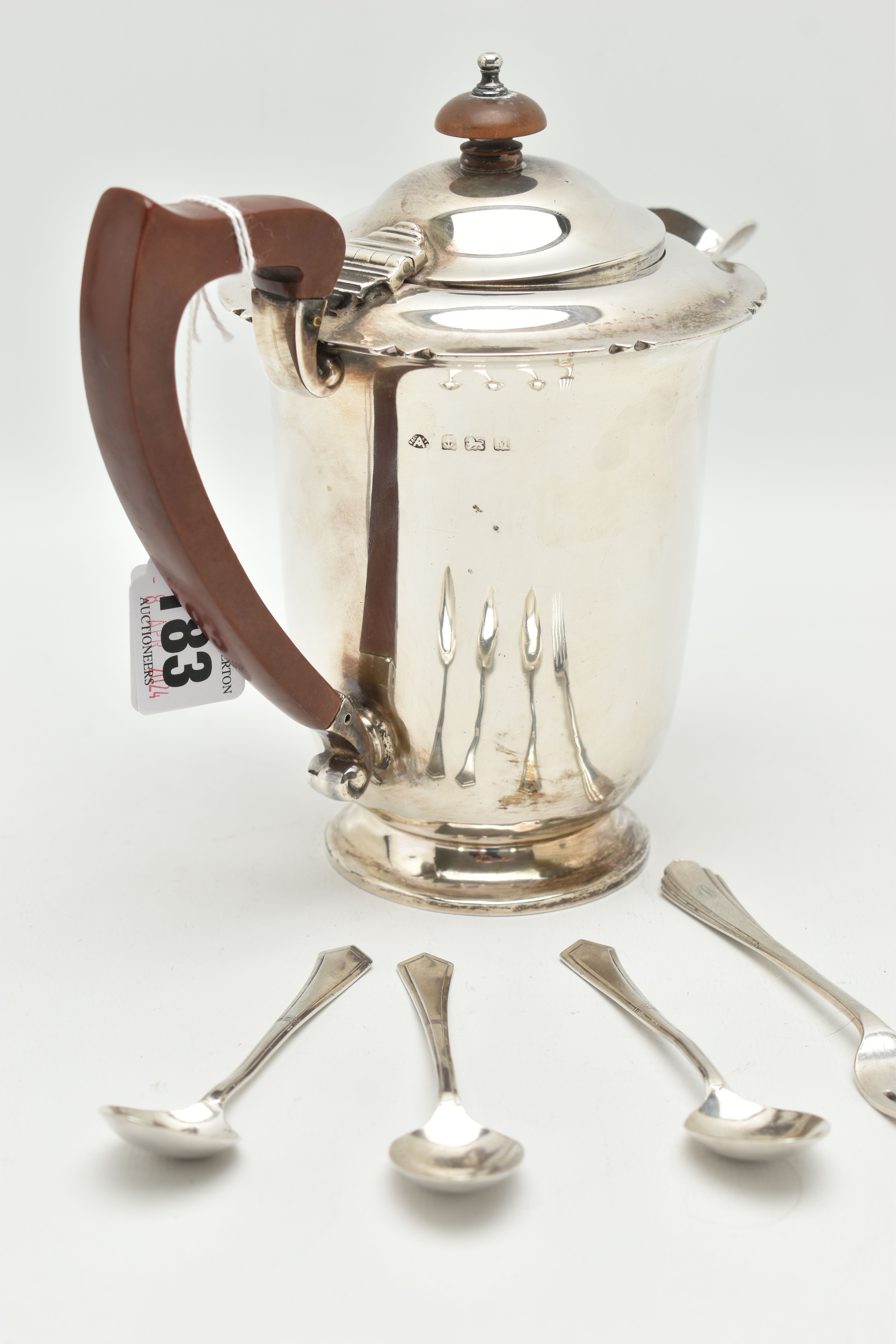A SILVER HOT WATER JUG AND CUTLERY, polished jug with wavy rim and hinged cover, fitted with a - Image 4 of 6