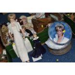 ONE BOX AND LOOSE COLLECTABLE PORCELAIN DOLLS AND COLLECTOR'S PLATES, to include a Franklin Mint