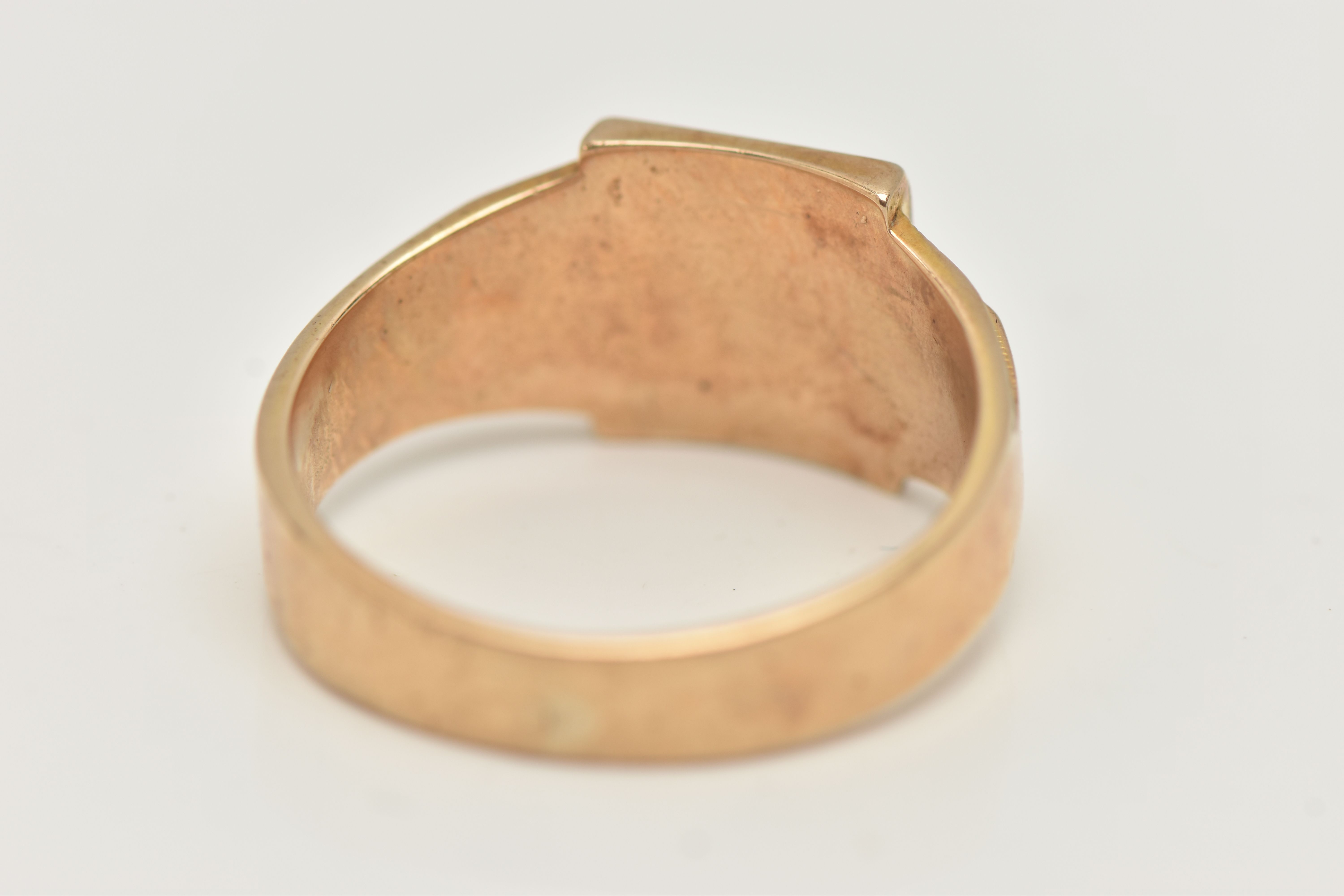 A GENTS 9CT GOLD SIGNET RING, engraved square signet with Greek key pattern, foliate pattern to - Image 3 of 4