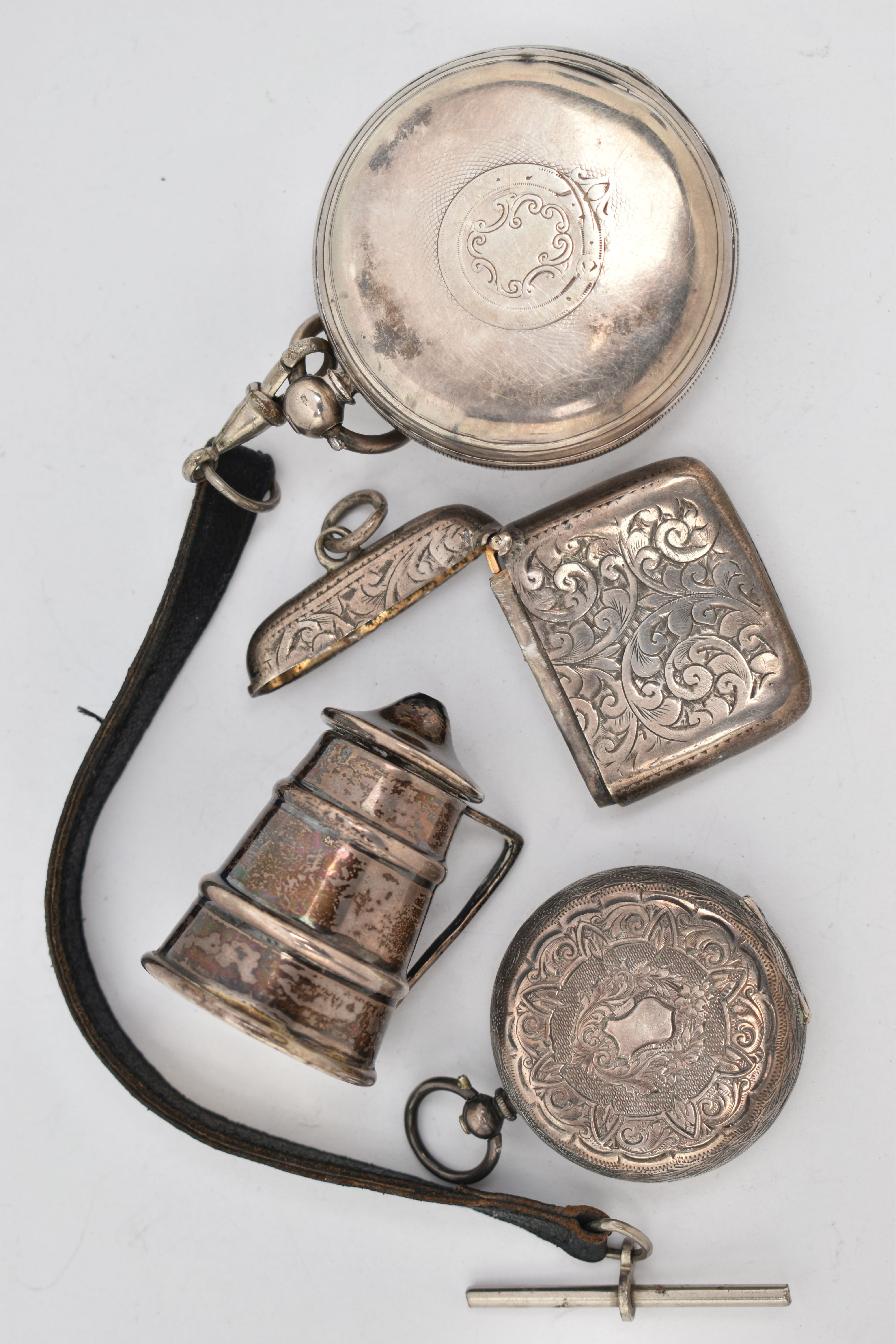 A SMALL COLLECTION OF SILVER ITEMS, to include a silver cased open face pocket watch, key wound - Bild 2 aus 4