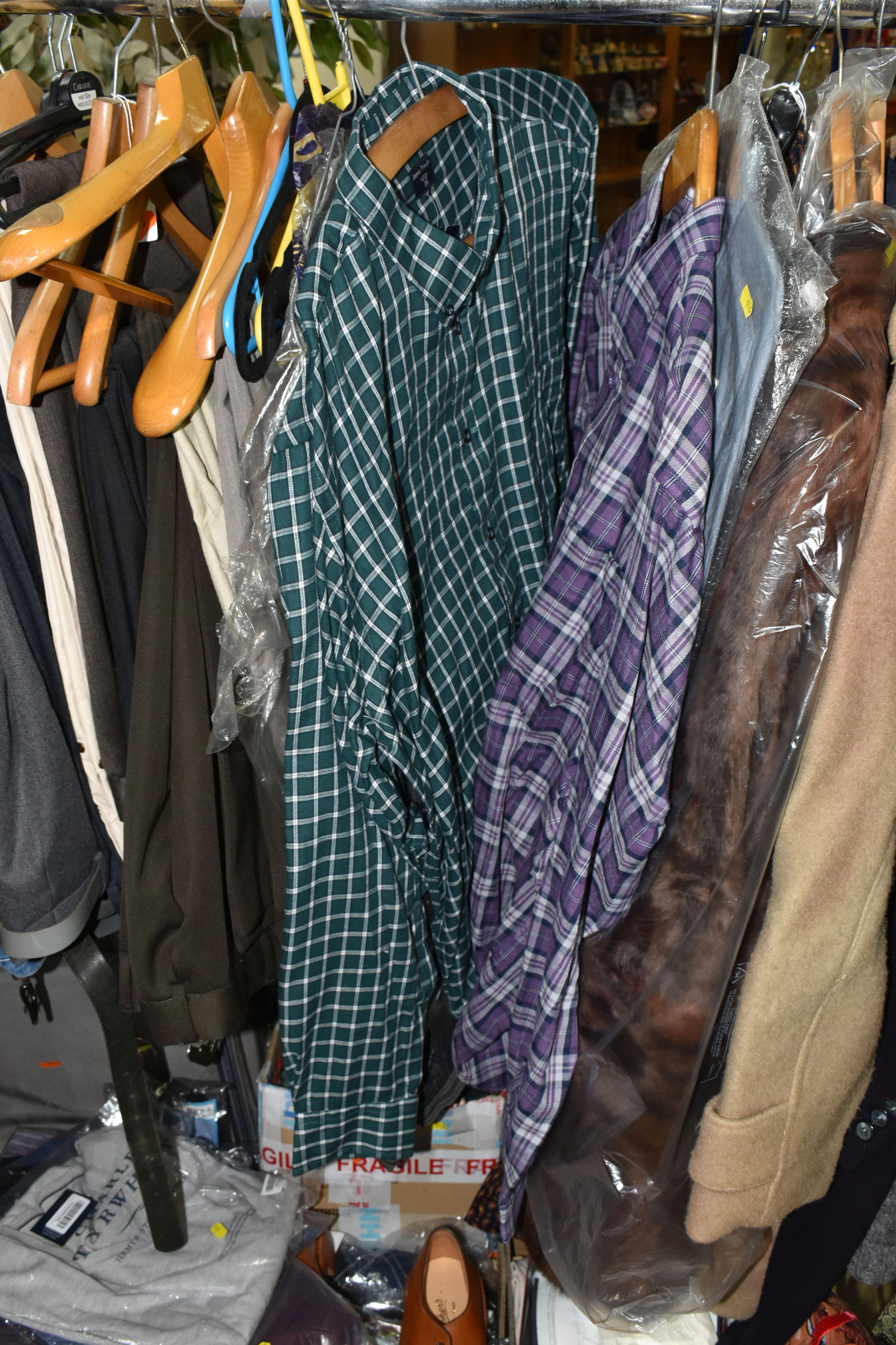 A QUANTITY OF LADIES AND GENTS CLOTHING, SUITCASES, BEDDING AND CLOTHING ACCESSORIES, the majority - Image 11 of 13