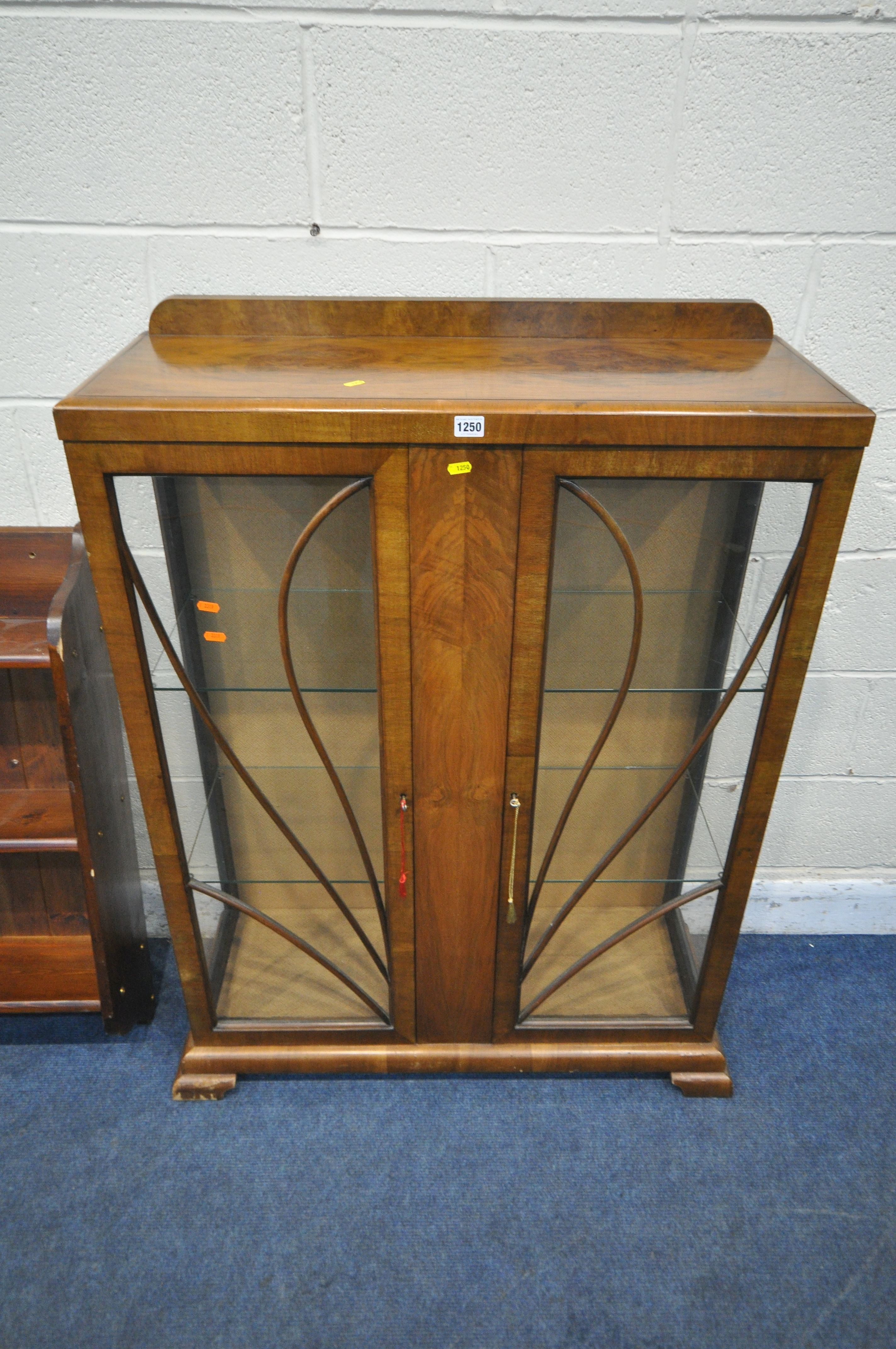 A 20TH CENTURY WALNUT DOUBLE DOOR DISPLAY CABINET, with two glass shelves, width 95cm x depth 36cm x - Image 2 of 4