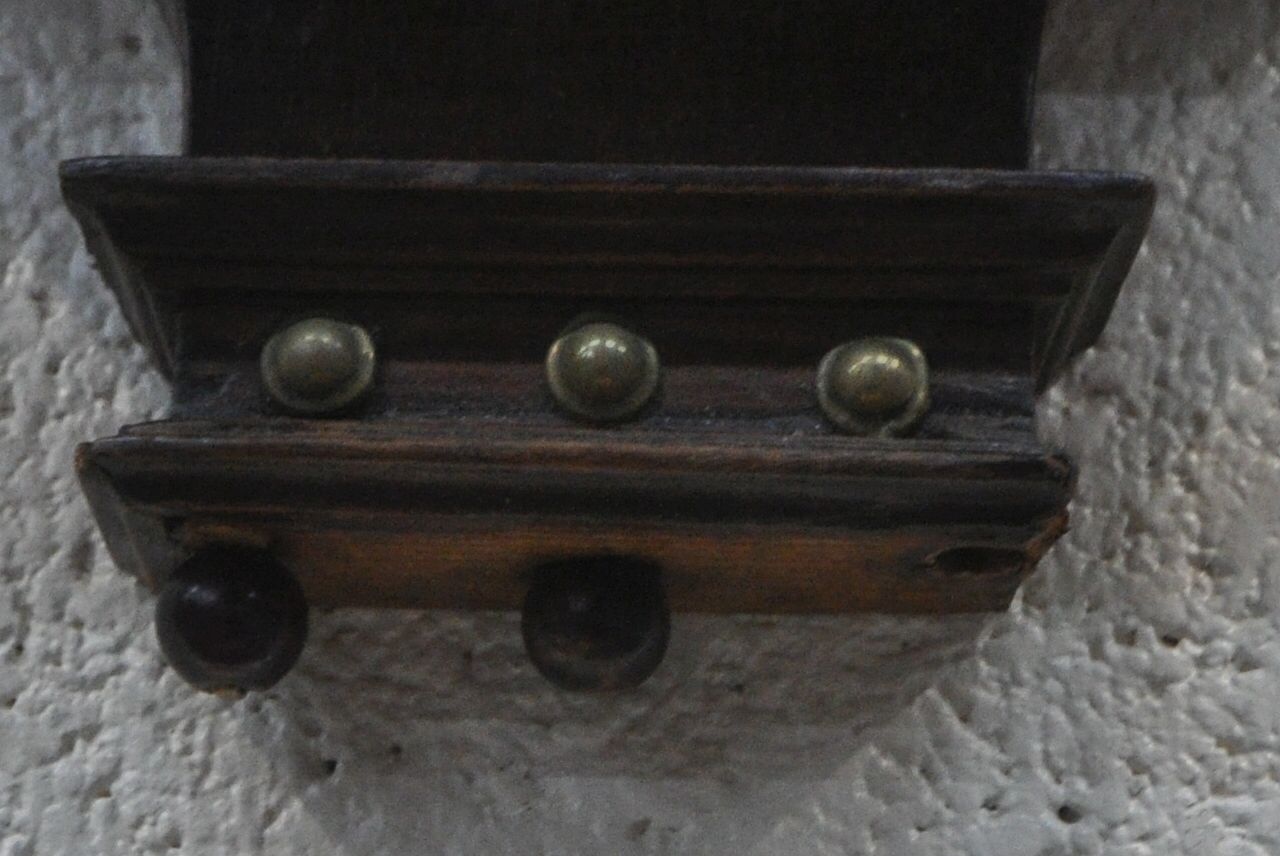 A 20TH CENTURY OAK CASED WALL CLOCK, with a variety of brass decorations, to include masks, ribbons, - Image 8 of 11