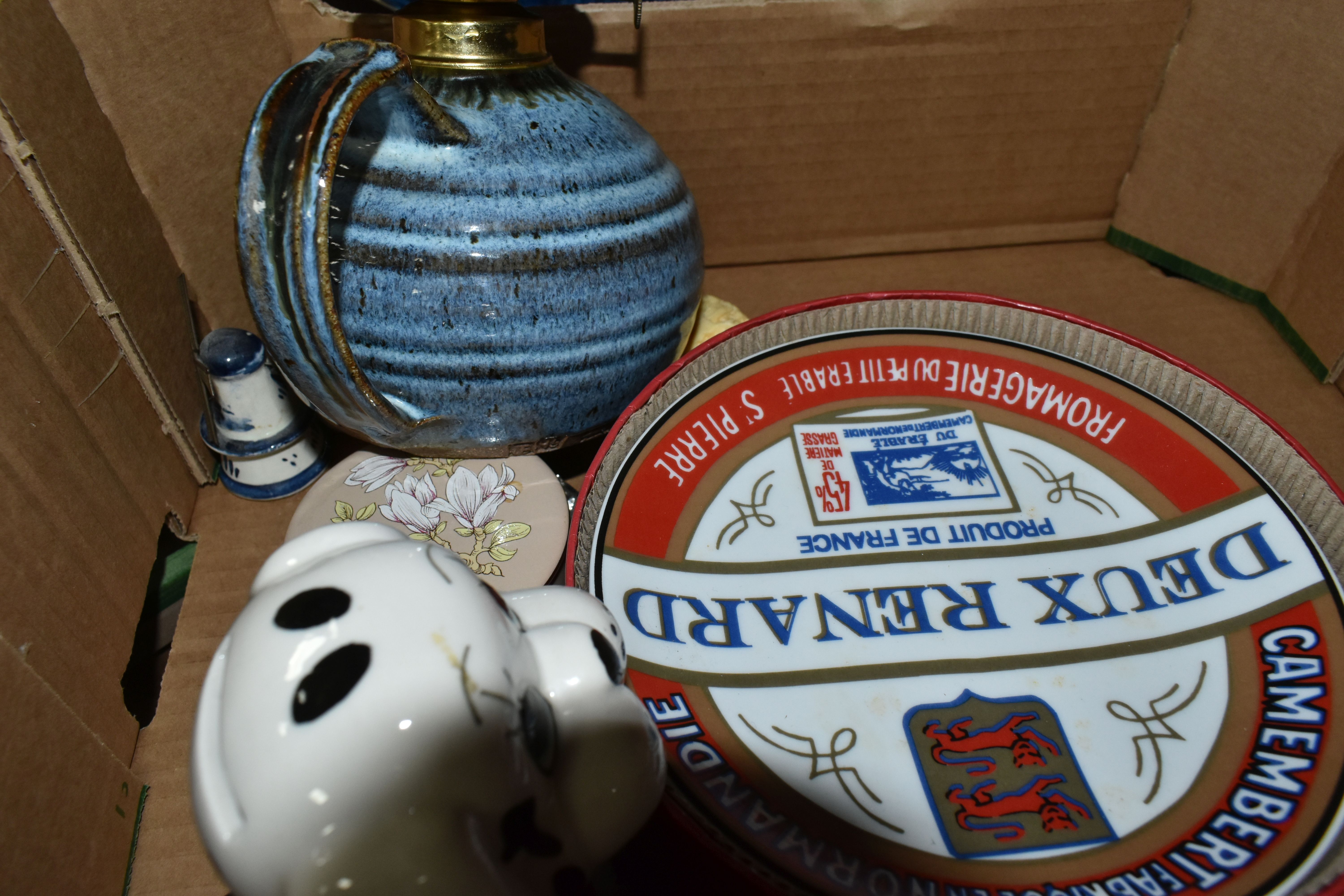 SIX BOXES OF CERAMICS, GLASSWARE AND ORNAMENTS, to include four Chatsworth covered tea mugs, glass - Bild 5 aus 6