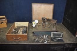 A SELECTION OF ENGINEER MARKING AND MEASURING EQUIPMENT including a 18in square marking table with