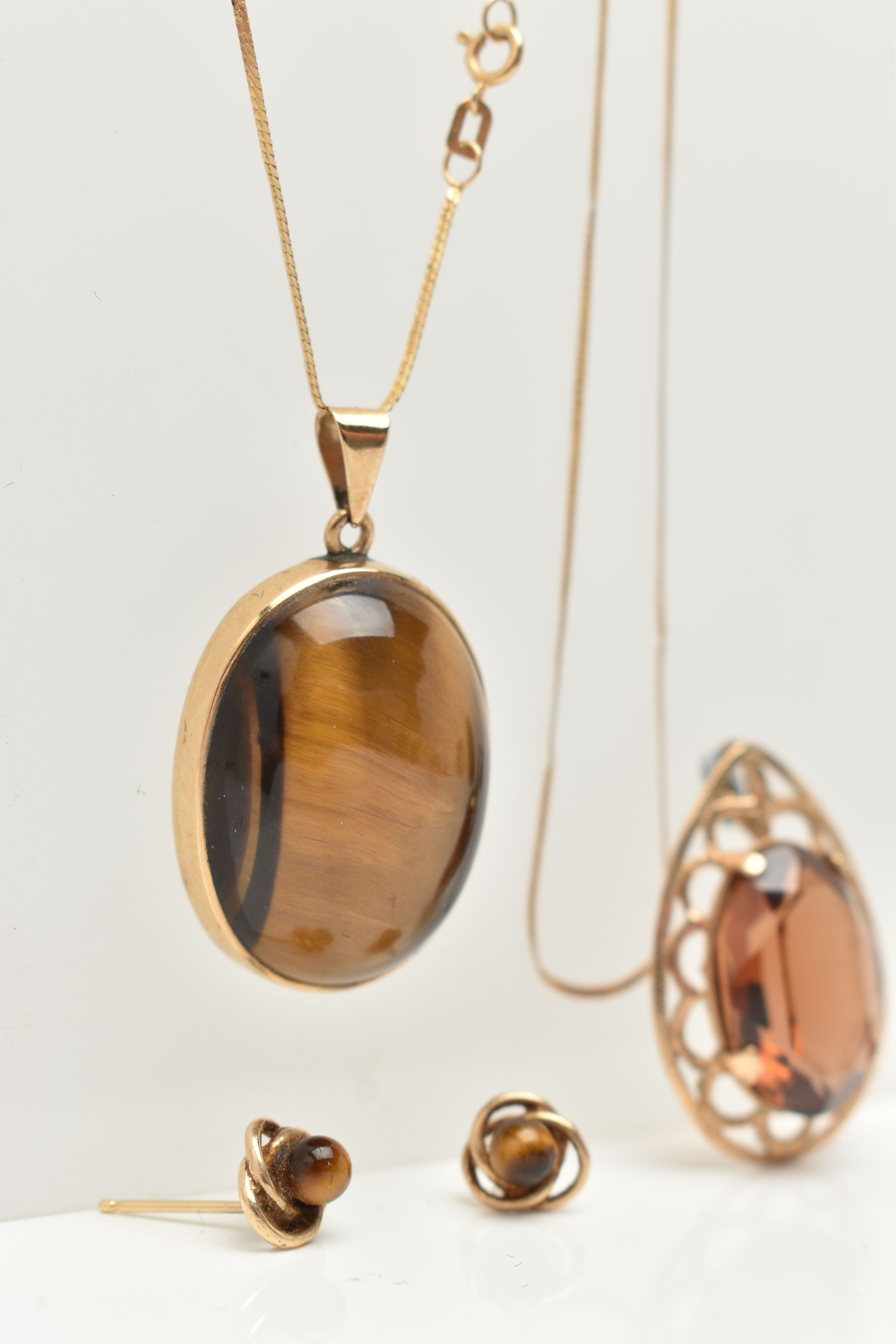 A TIGERS EYE PENDANT NECKLACE AND EARRING SET AND A SMOKY QUARTZ PENDANT, a large oval tigers eye - Image 4 of 4