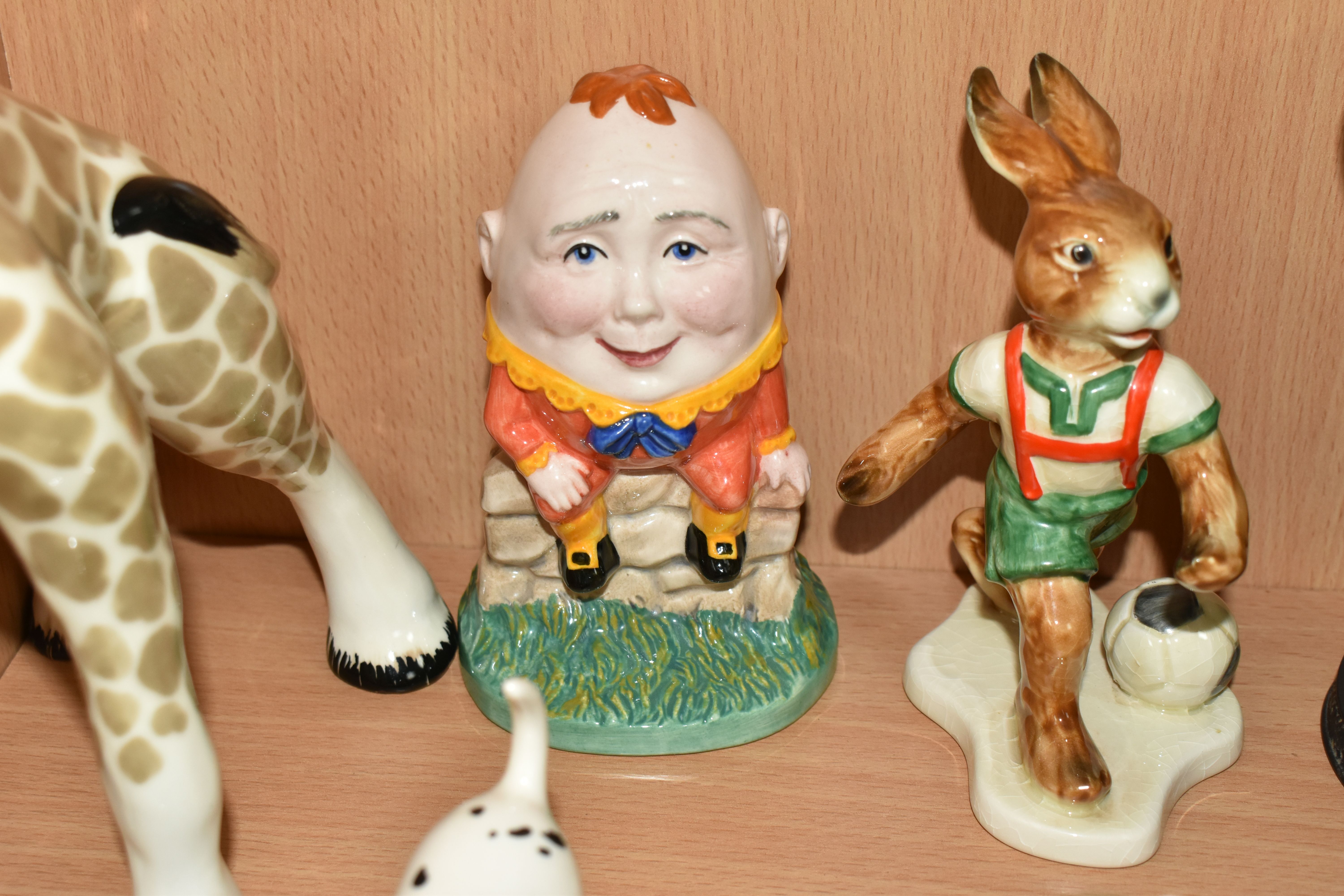 SIX ROYAL DOULTON, WADE, GOEBEL AND OTHER FIGURES, comprising a Royal Doulton 'Disney's 101 - Bild 4 aus 6