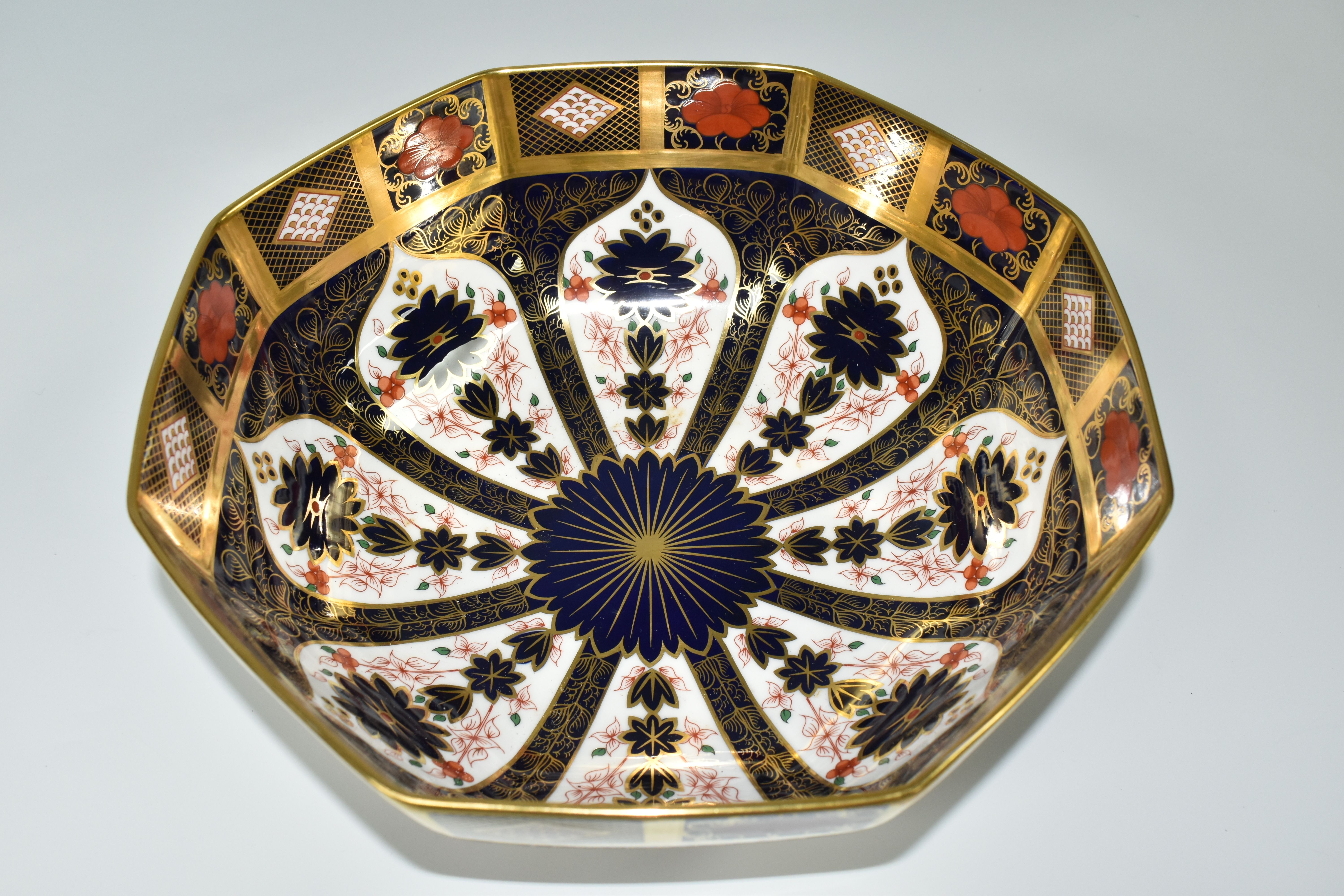 A BOXED ROYAL CROWN DERBY 'IMARI' 1128 PATTERN SOLID GOLD BAND OCTAGONAL FRUIT BOWL, diameter - Image 5 of 8