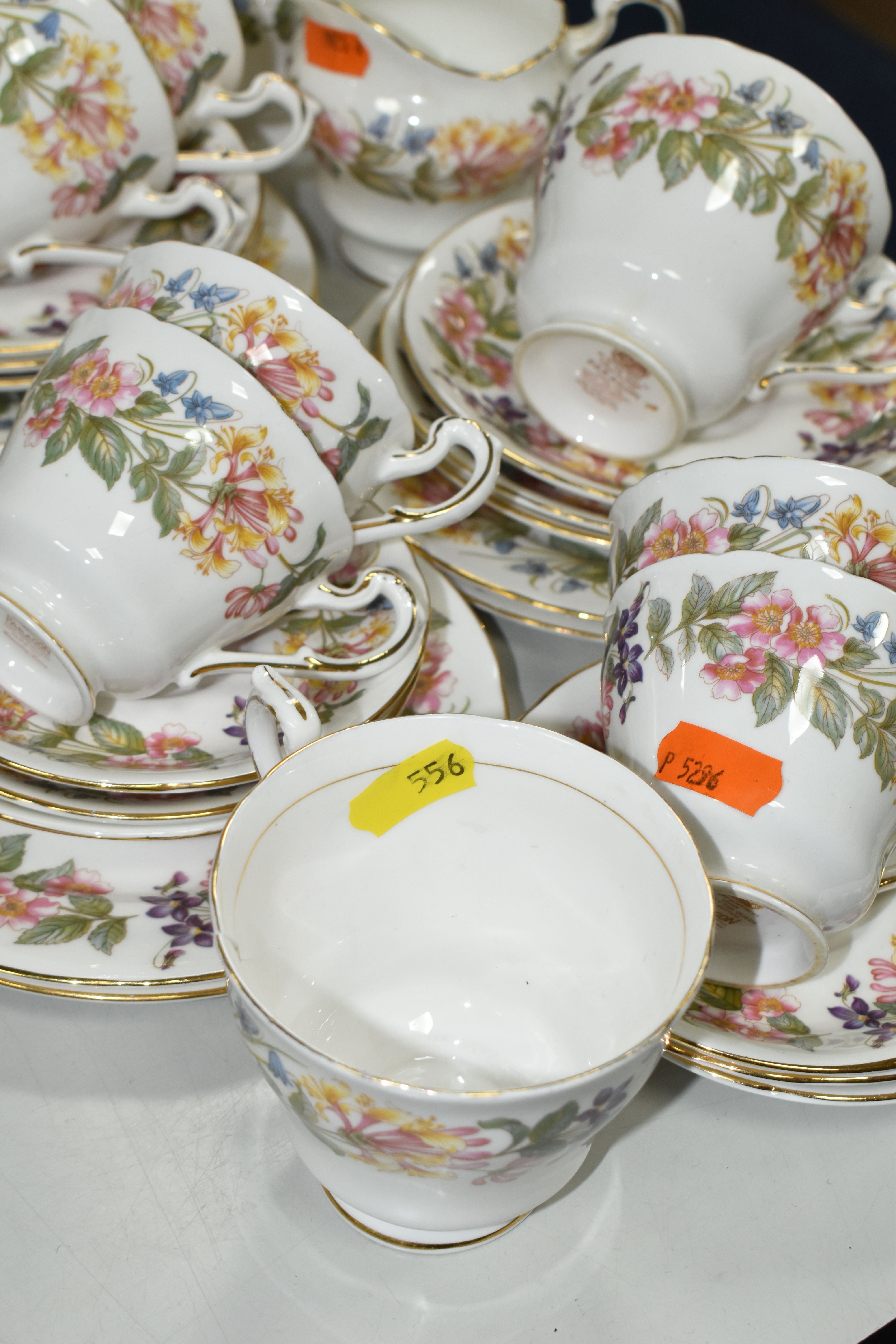 A GROUP OF PARAGON 'COUNTRY LANE' PATTERN COFFEE AND TEAWARE, comprising a cake plate, coffee pot, - Image 5 of 6