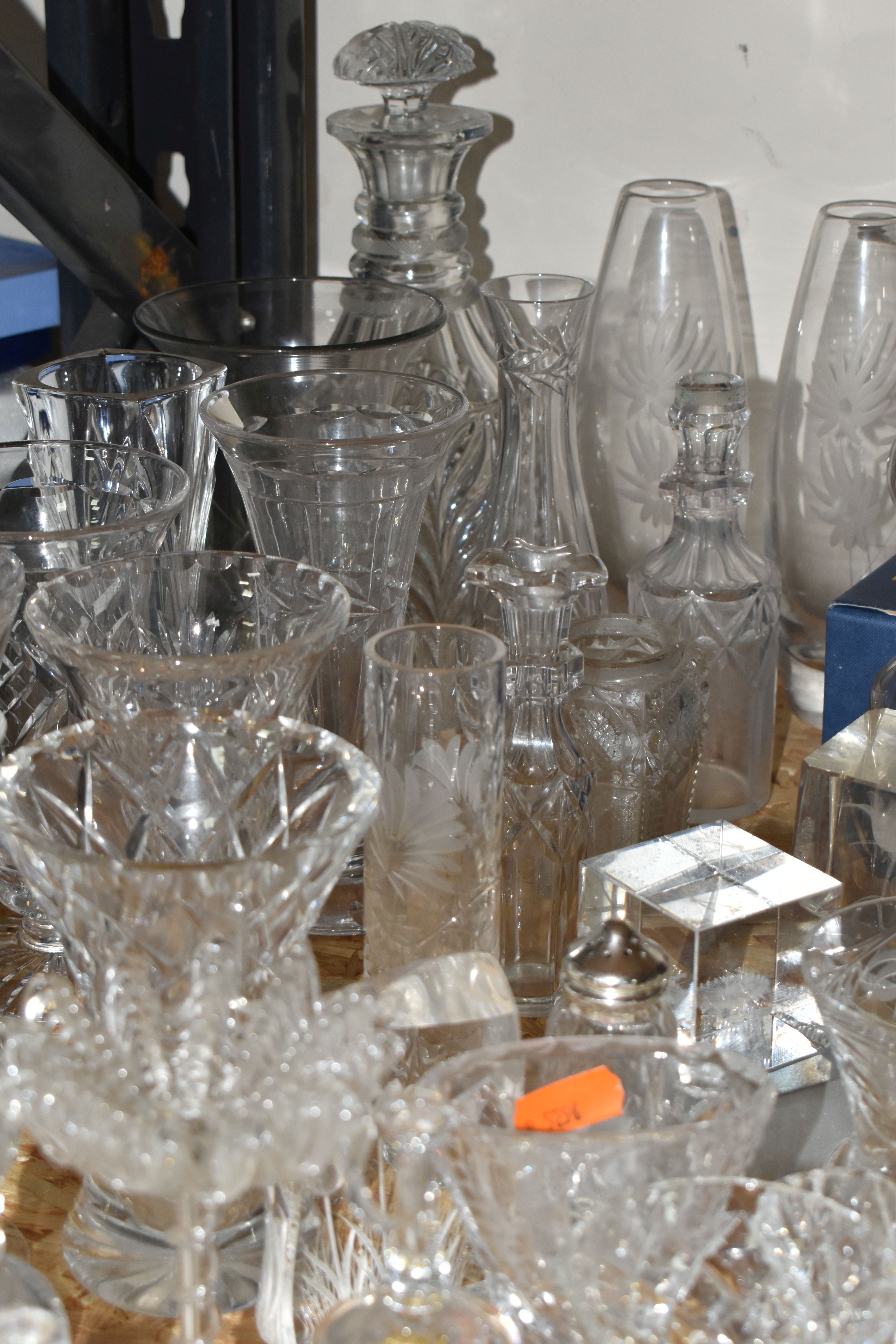 A GROUP OF CUT CRYSTAL AND GLASSWARE, a Royal Brierly 'Fuchsia' pattern bud vase, a collection of - Image 7 of 10