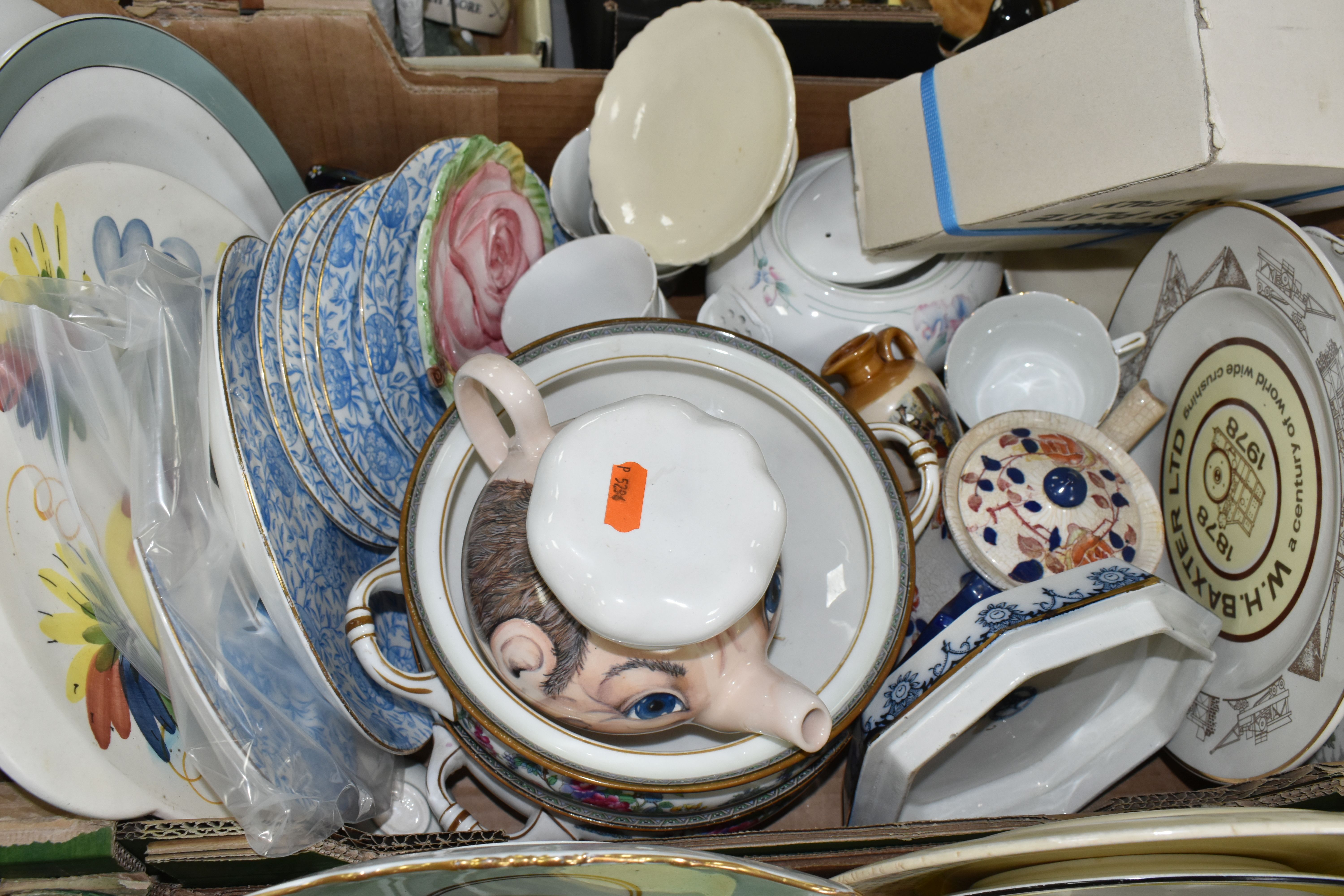 THREE BOXES OF NAMED PART TEAWARE, to include pink and gilt edged Tuscan tea cups, milk and sugar - Bild 4 aus 4