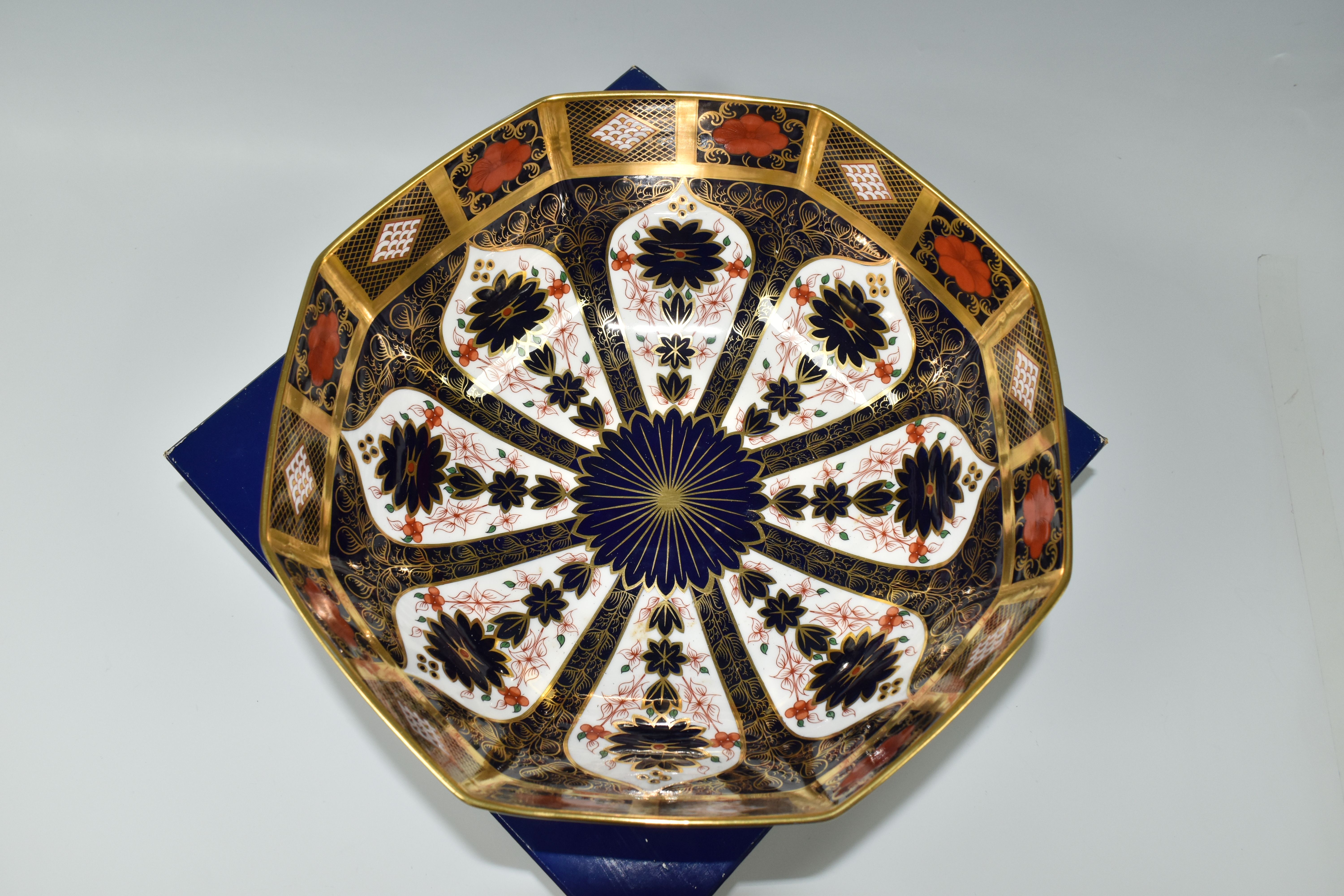 A BOXED ROYAL CROWN DERBY 'IMARI' 1128 PATTERN SOLID GOLD BAND OCTAGONAL FRUIT BOWL, diameter - Image 2 of 8