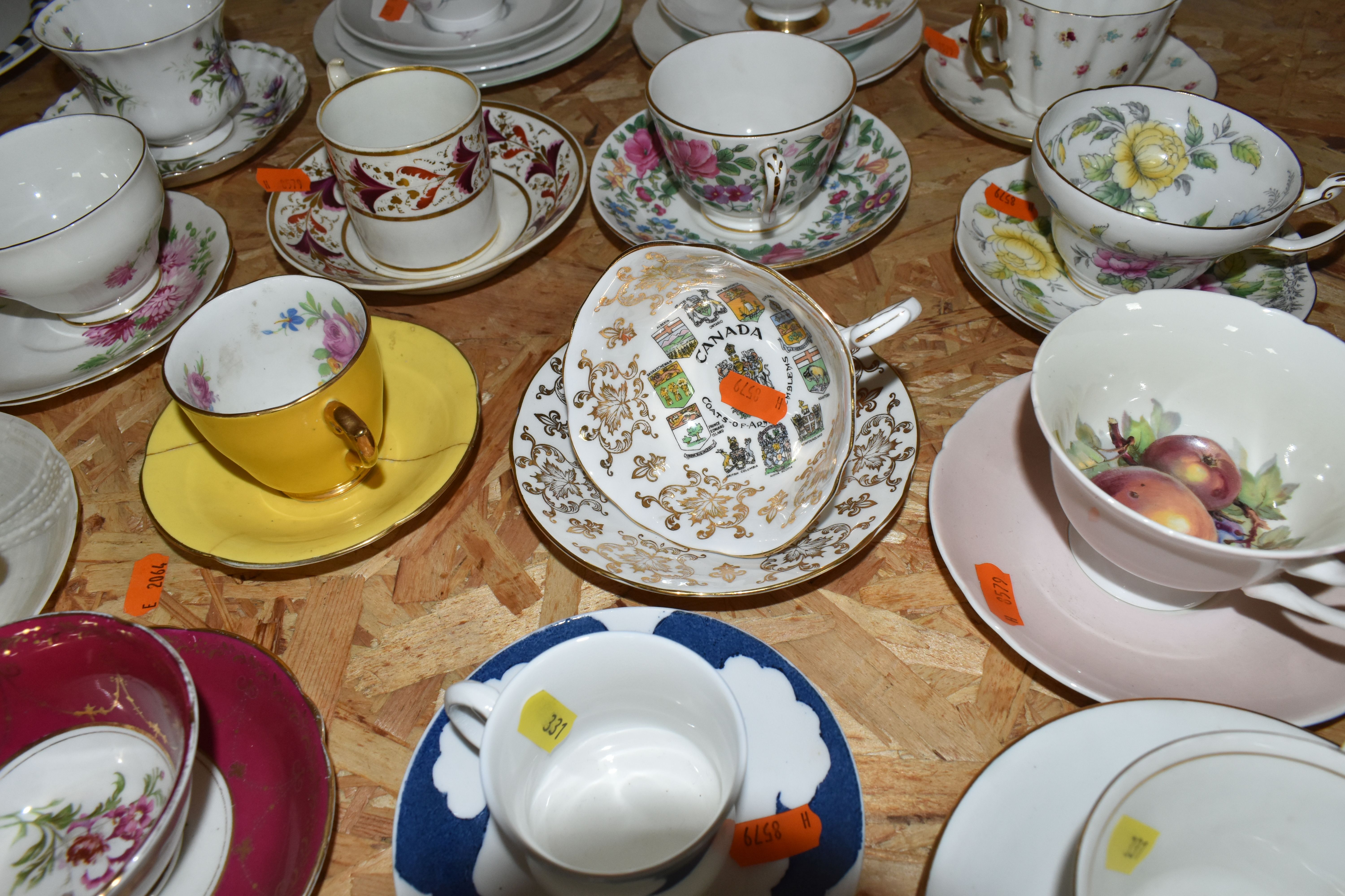 A QUANTITY OF NAMED TEAWARE, comprising a Shelley 'Crochet' pattern trio, an Elizabethan ' - Image 9 of 12