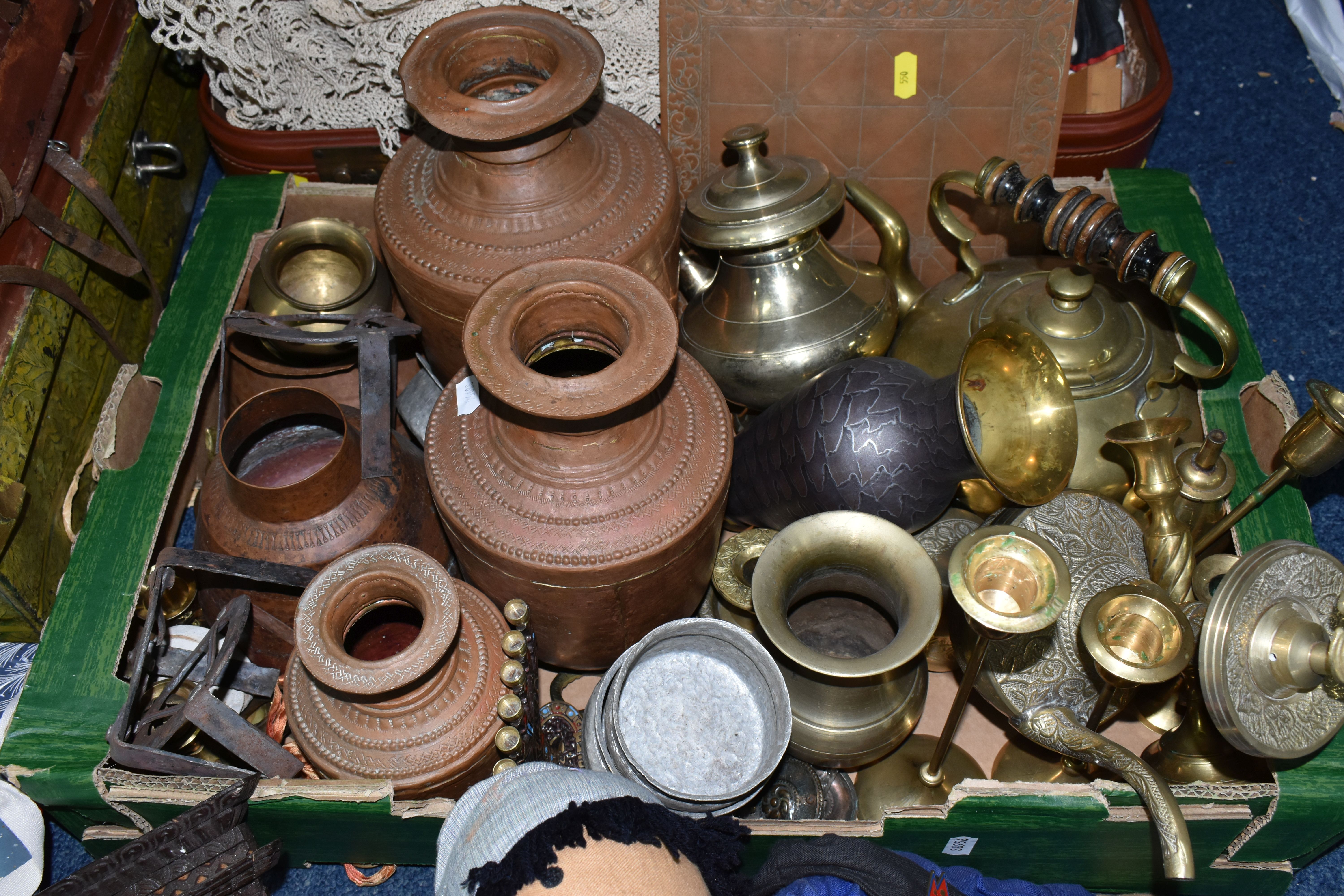 A QUANTITY OF METAL WARES AND SUNDRY ITEMS ETC, to include brass kettles, candlesticks and vases, - Image 3 of 9