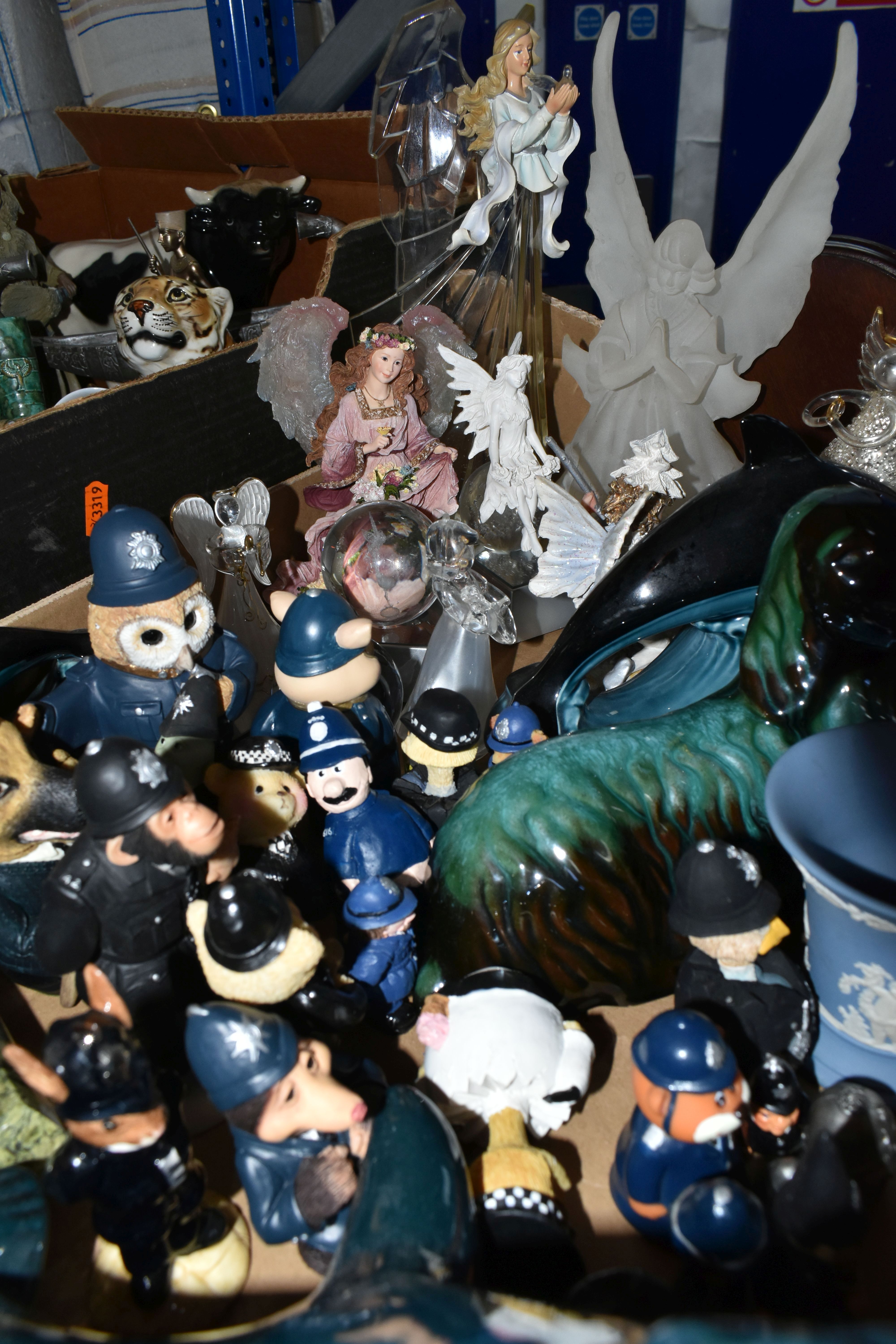 FOUR BOXES OF ORNAMENTS AND CERAMICS, to include three Poole Pottery Dolphin figurines, a Wedgwood - Bild 6 aus 7