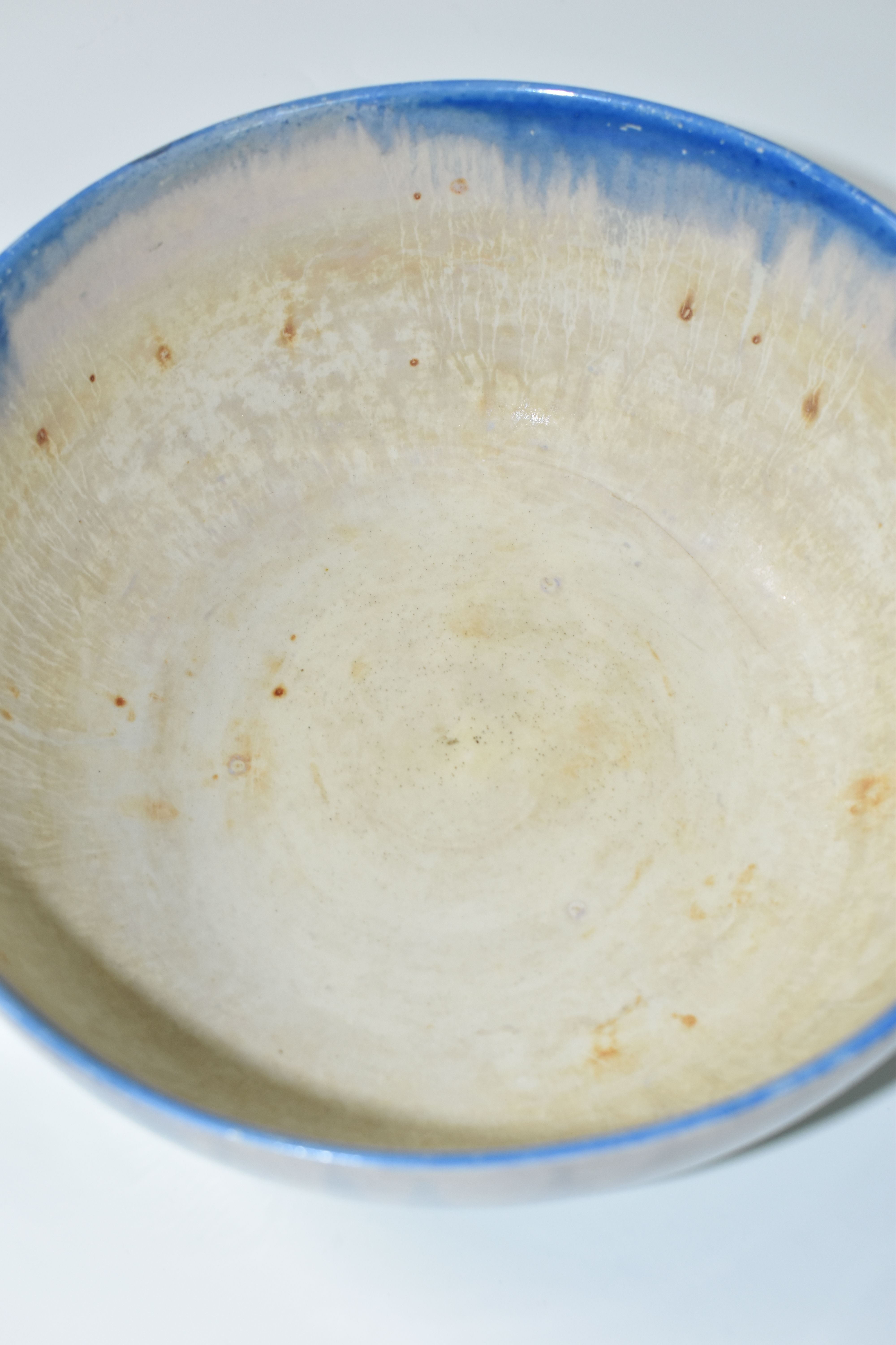 A CLARICE CLIFF BIZARRE NEWLYN PATTERN BOWL, the interior with streaked blue glaze rim and worn - Image 5 of 6