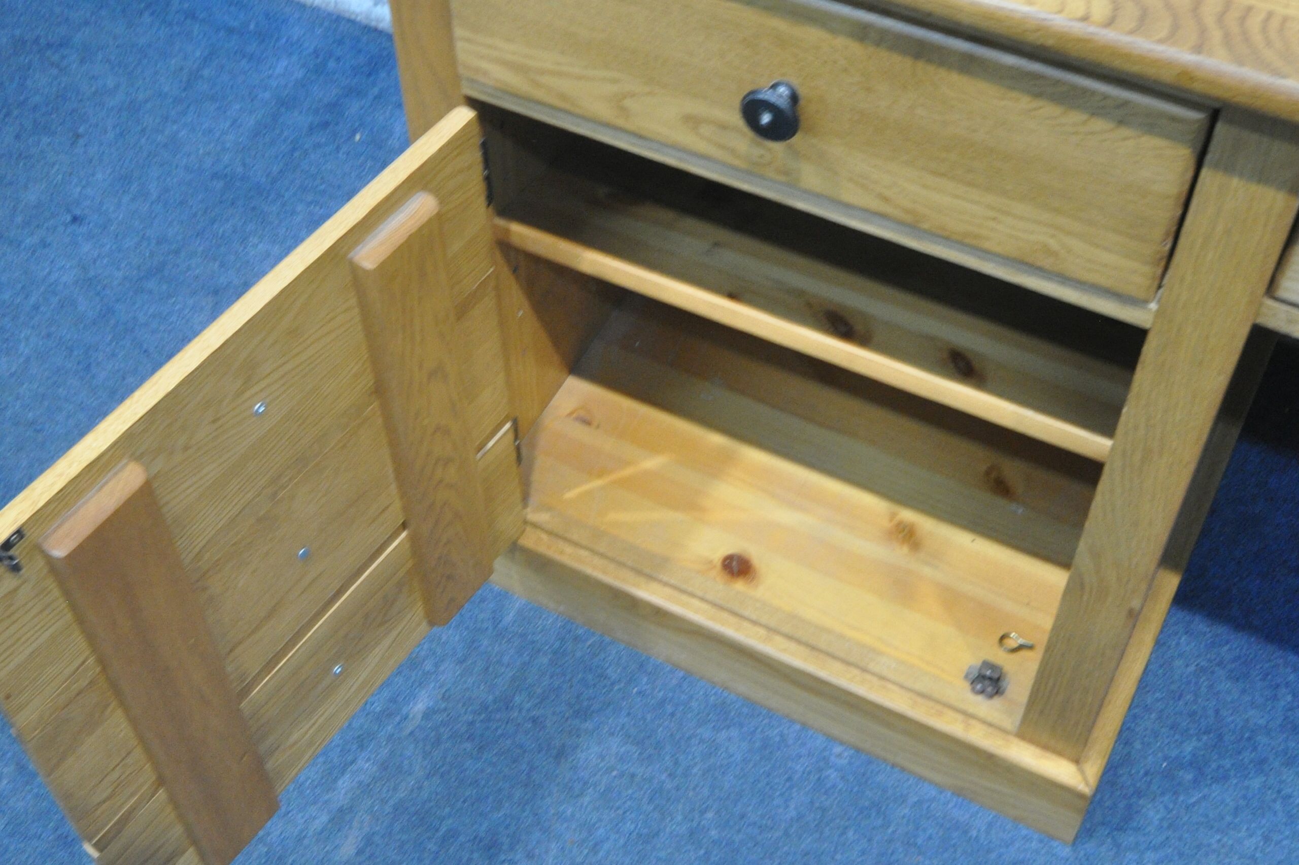 A HEAVY SOLID OAK DESK, fitted with five assorted drawers and a cupboard door, length 155cm x - Bild 5 aus 6