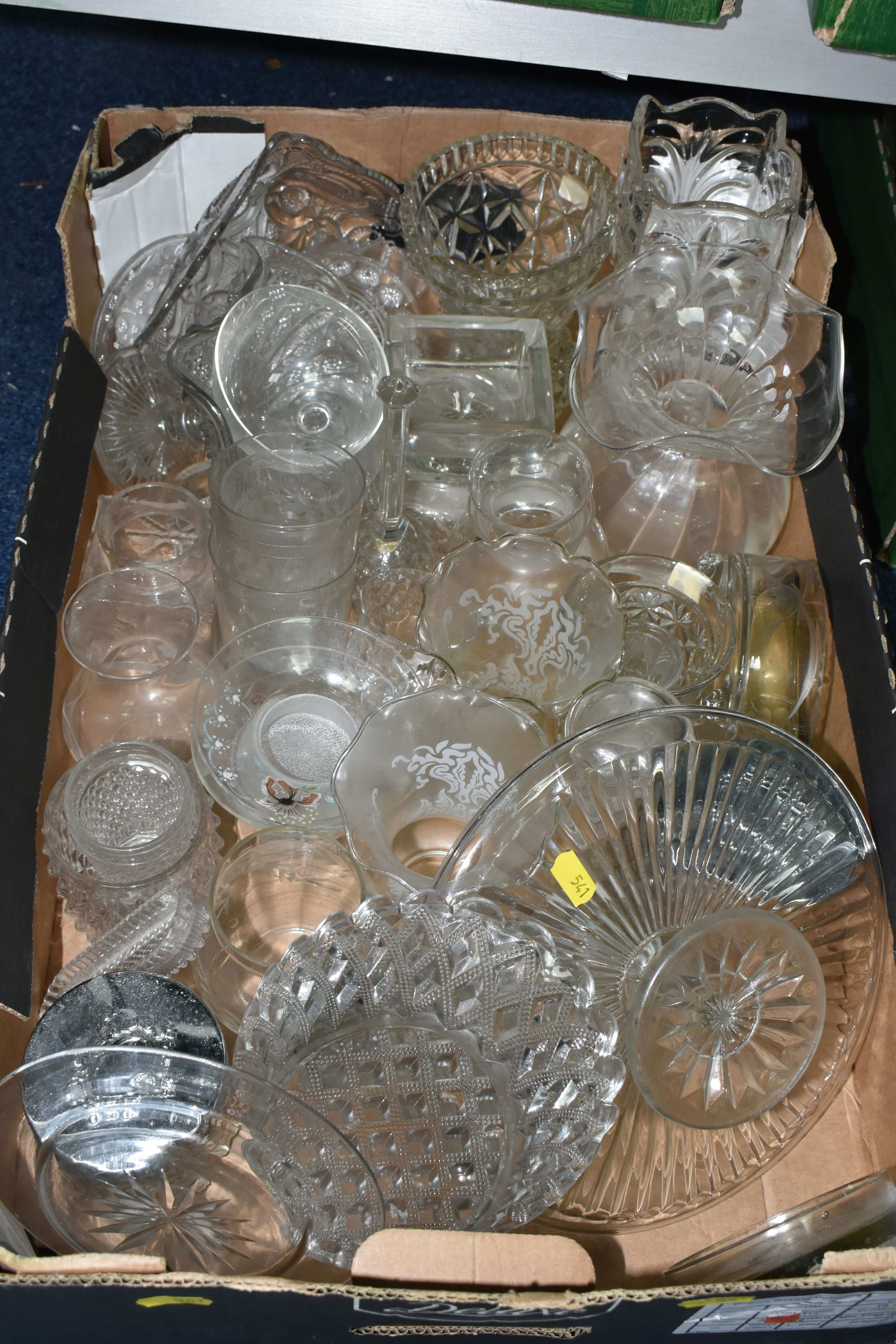 SIX BOXES OF CERAMICS AND GLASS, including mugs, teapot stands, assorted drinking glasses, press - Bild 7 aus 9